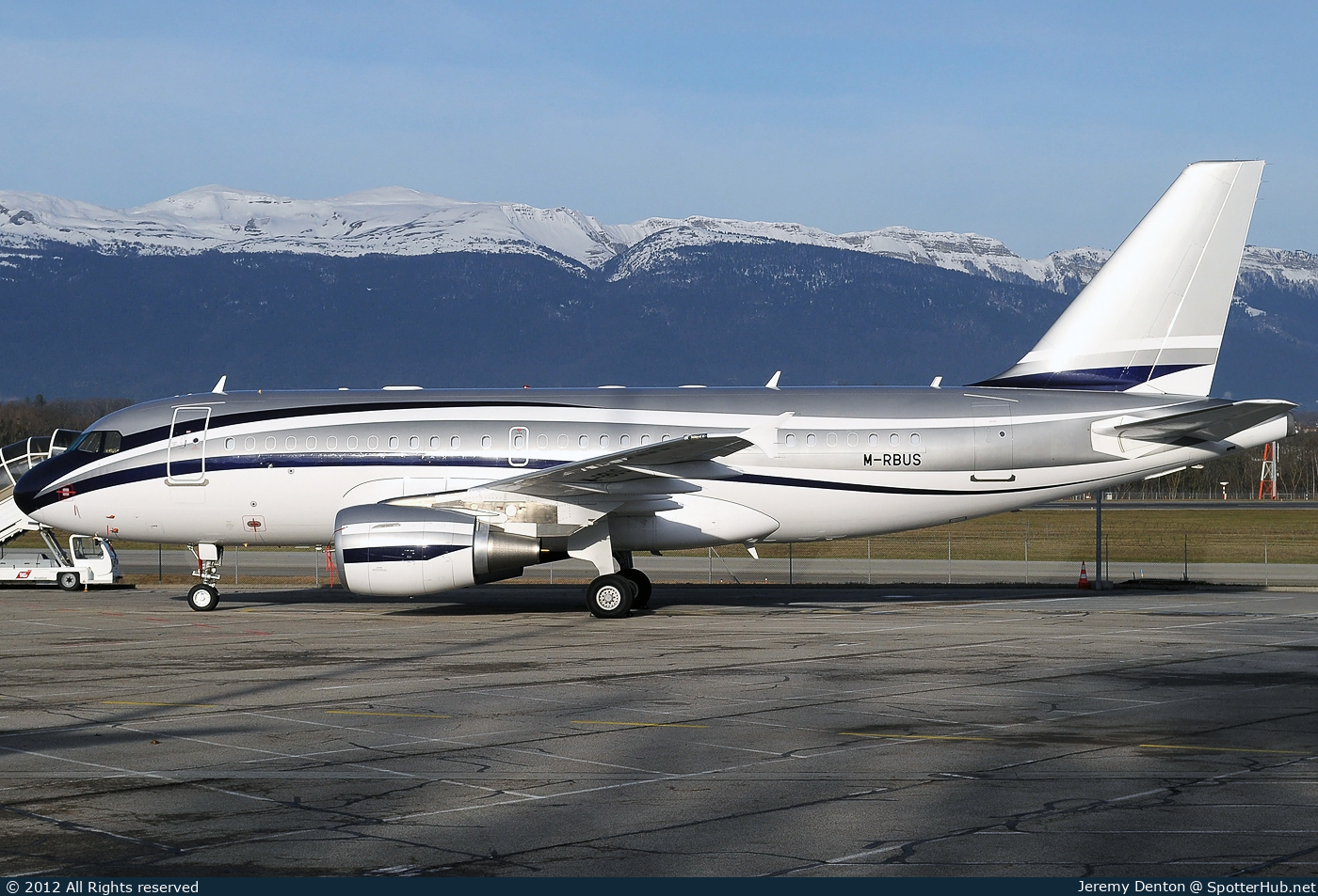 Photo of M-RBUS - Airbus A319-115(CJ) operated by Global Jet Luxembourg