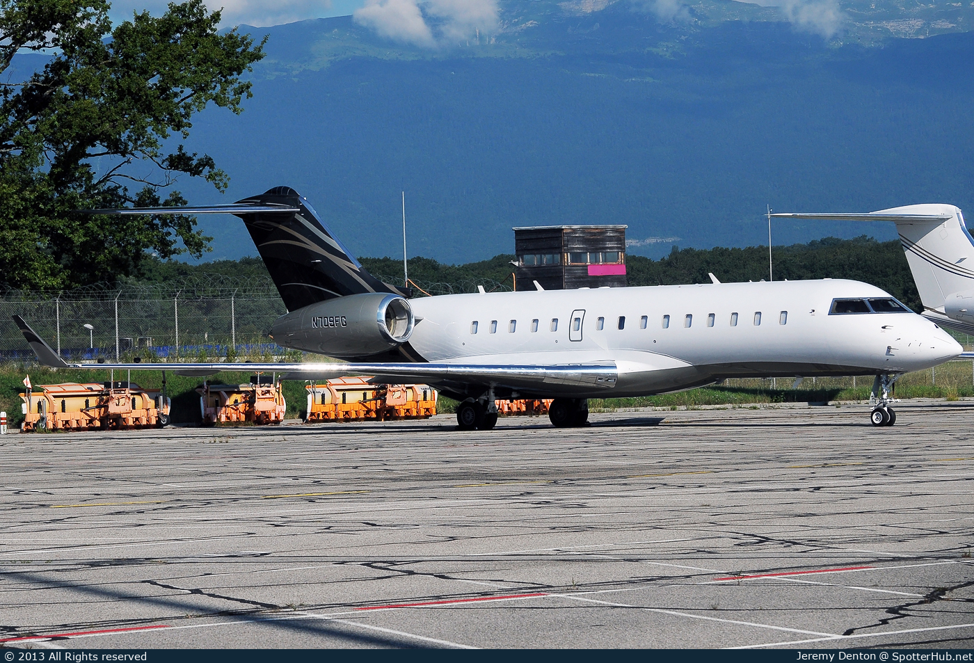Photo of N709FG - Bombardier Global Express XRS operated by Bombardier Aerospace