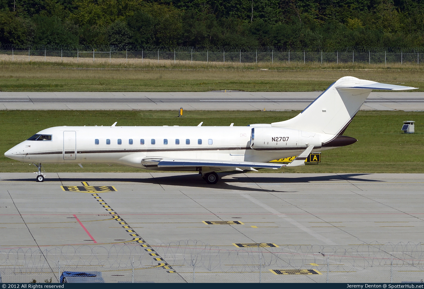 Photo of N2707 - Bombardier Global 5000 operated by Private