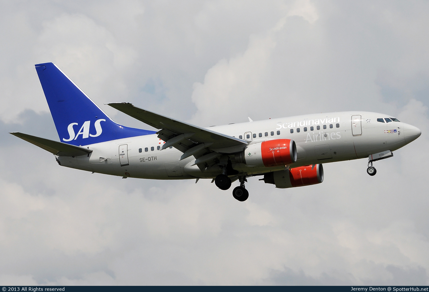 Photo of SE-DTH - Boeing 737-683 operated by SAS Scandinavian Airlines