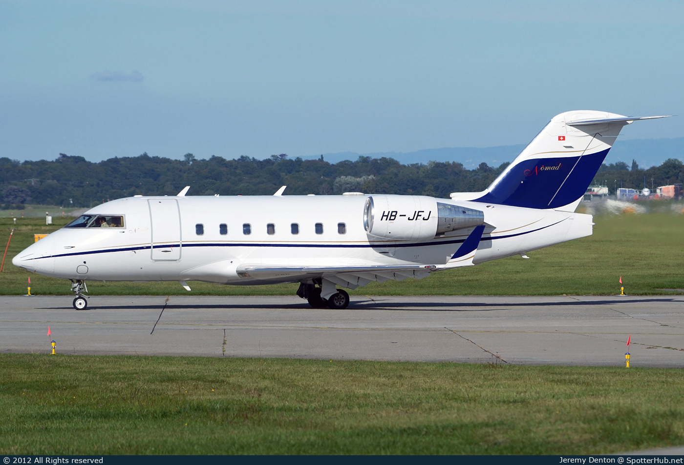 Photo of HB-JFJ - Bombardier Challenger 604 operated by Nomad Aviation