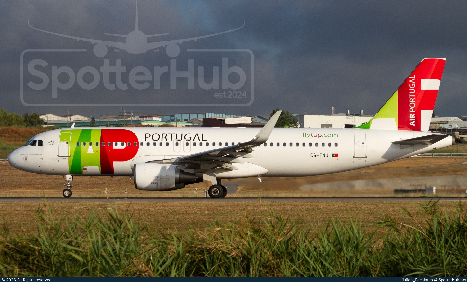 Photo of CS-TNU - Airbus A320-214 operated by TAP Air Portugal