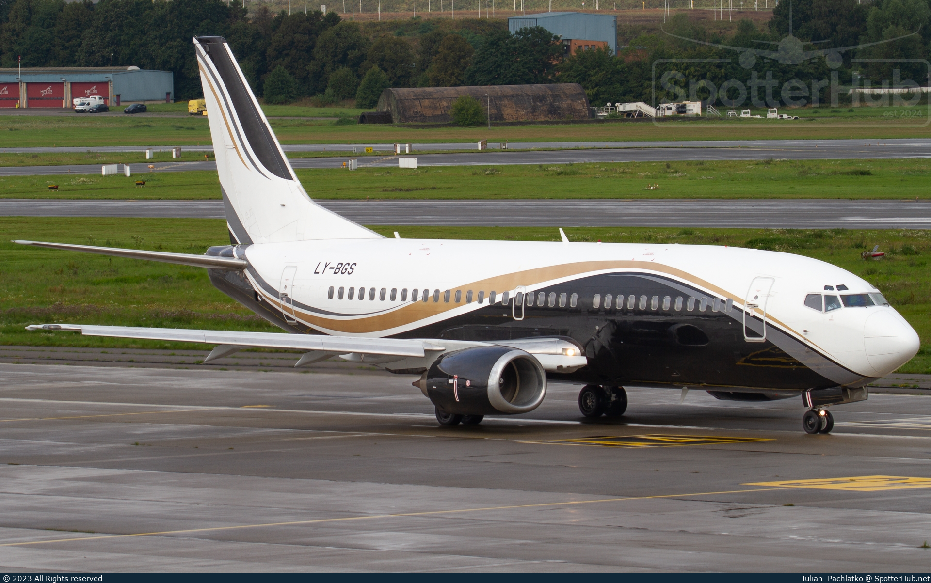 Photo of LY-BGS - Boeing 737-3L9 operated by KlasJet