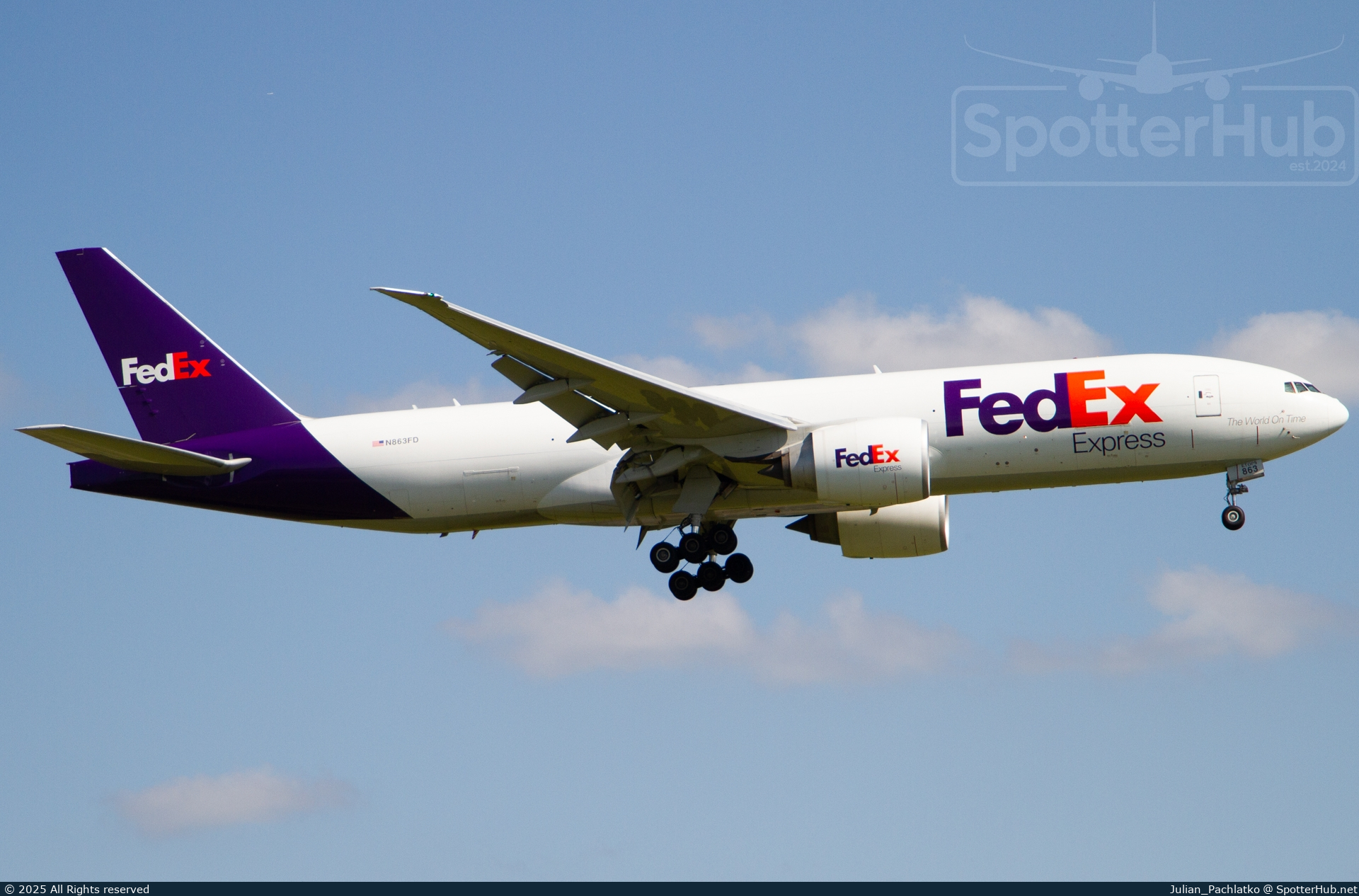 Photo of N863FD - Boeing 777-FS2 operated by FedEx