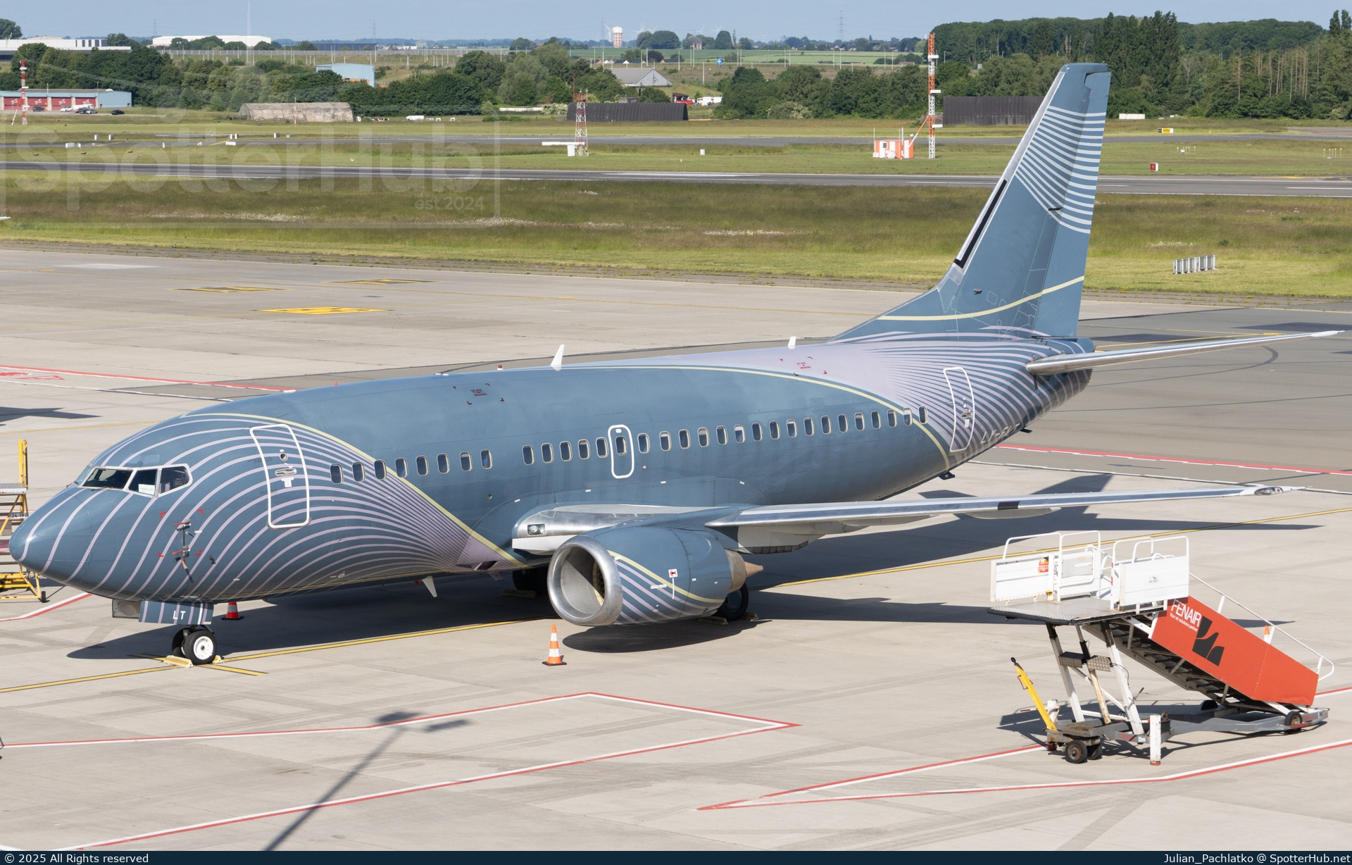 Photo of LY-FLT - Boeing 737-522 operated by KlasJet
