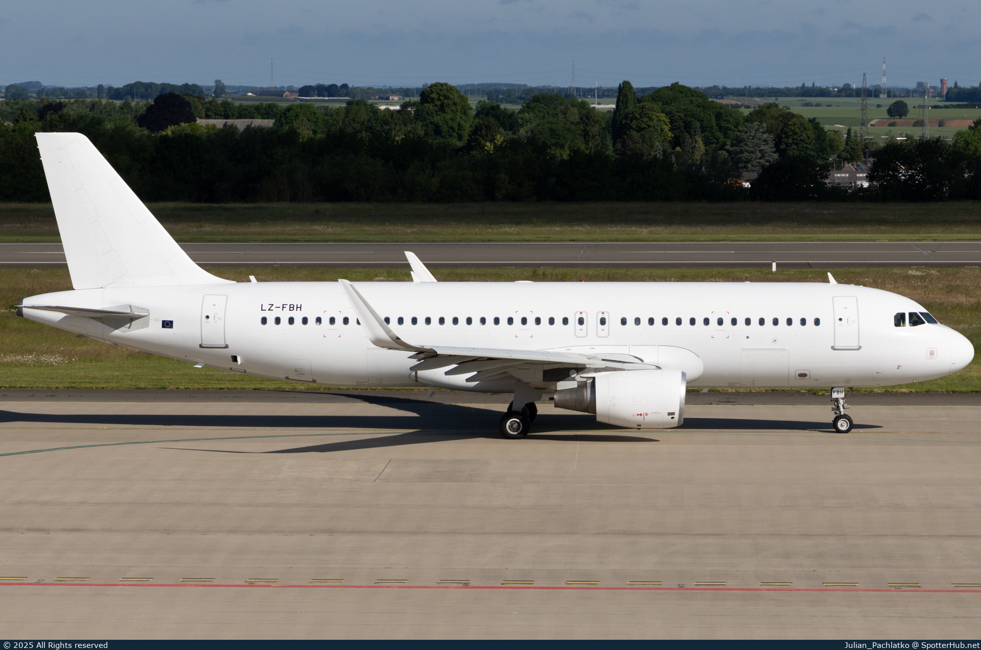 Photo of LZ-FBH - Airbus A320-214 operated by Bulgaria Air
