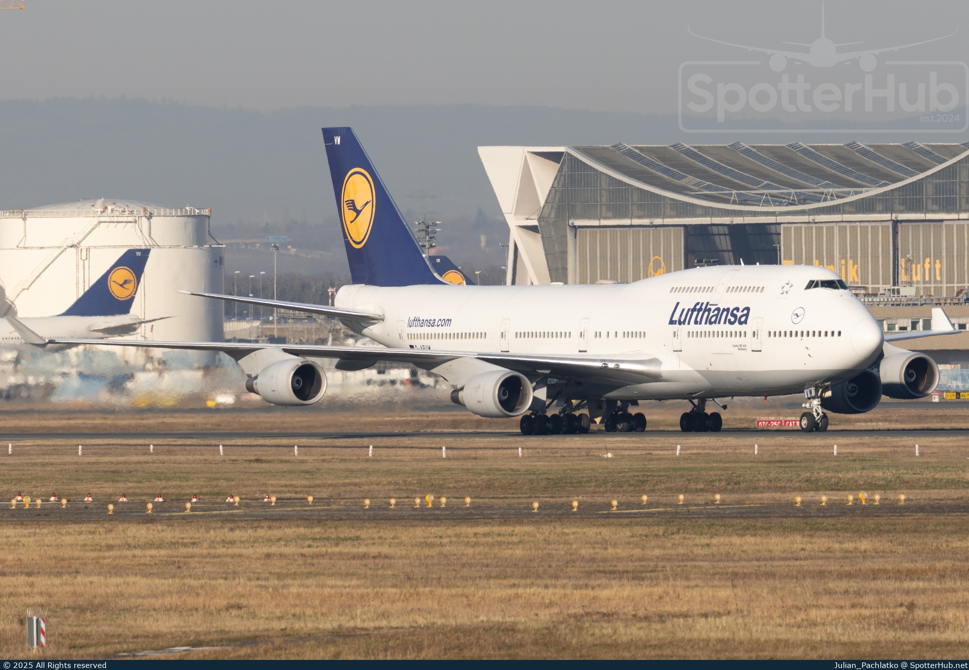 Photo of D-ABVW - Boeing 747-430 operated by Lufthansa