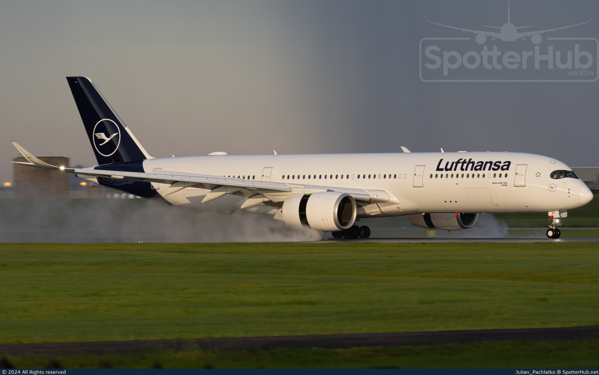 Photo of D-AIXT - Airbus A350-941 operated by Lufthansa