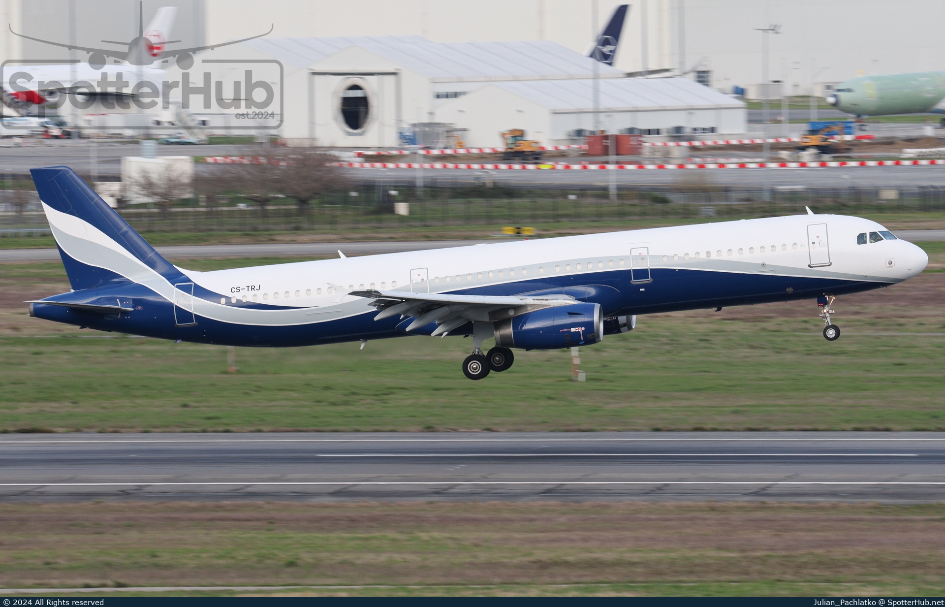 Photo of CS-TRJ - Airbus A321-231 operated by Hi Fly