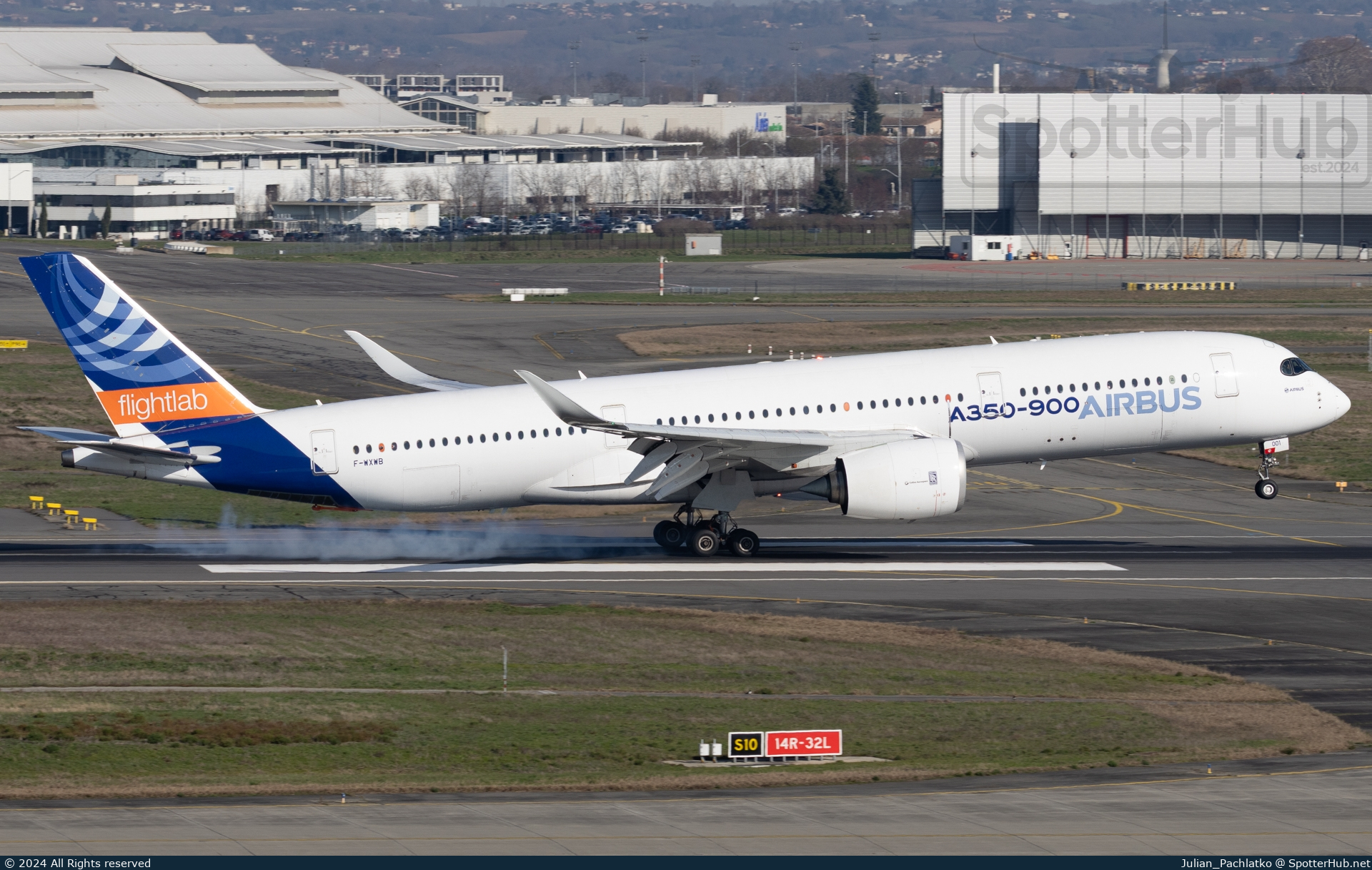 Photo of F-WXWB - Airbus A350-941 operated by Airbus Industrie