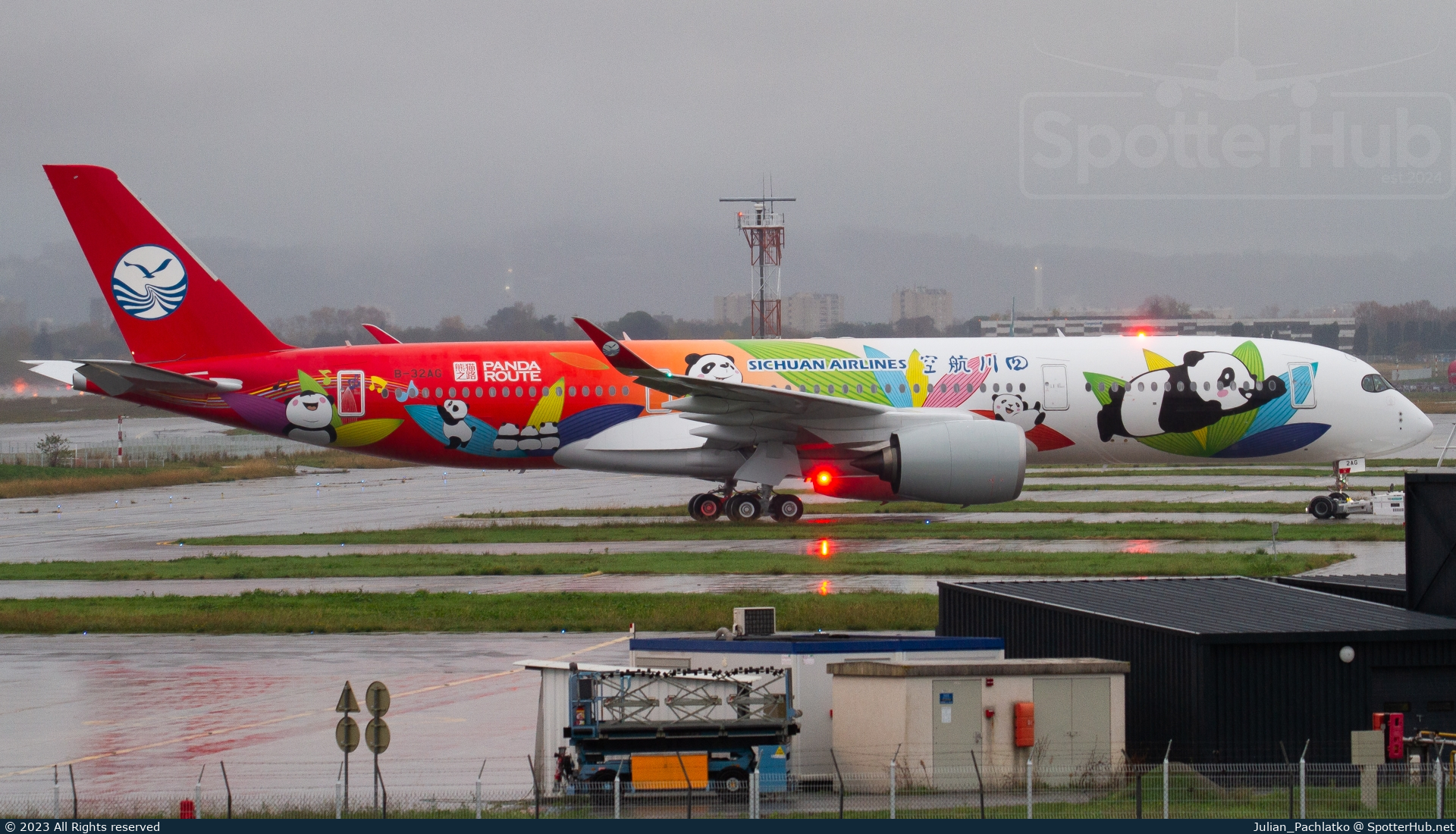 Photo of B-32AG - Airbus A350-941 operated by Sichuan Airlines