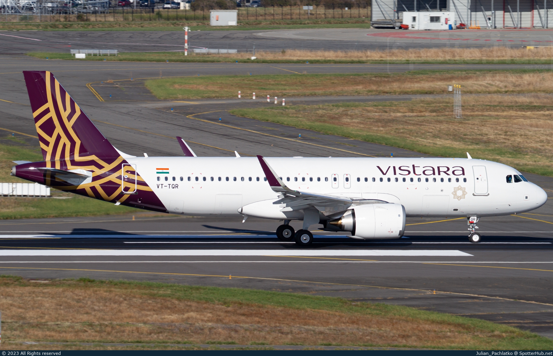 Photo of VT-TQR - Airbus A320-251N operated by Vistara