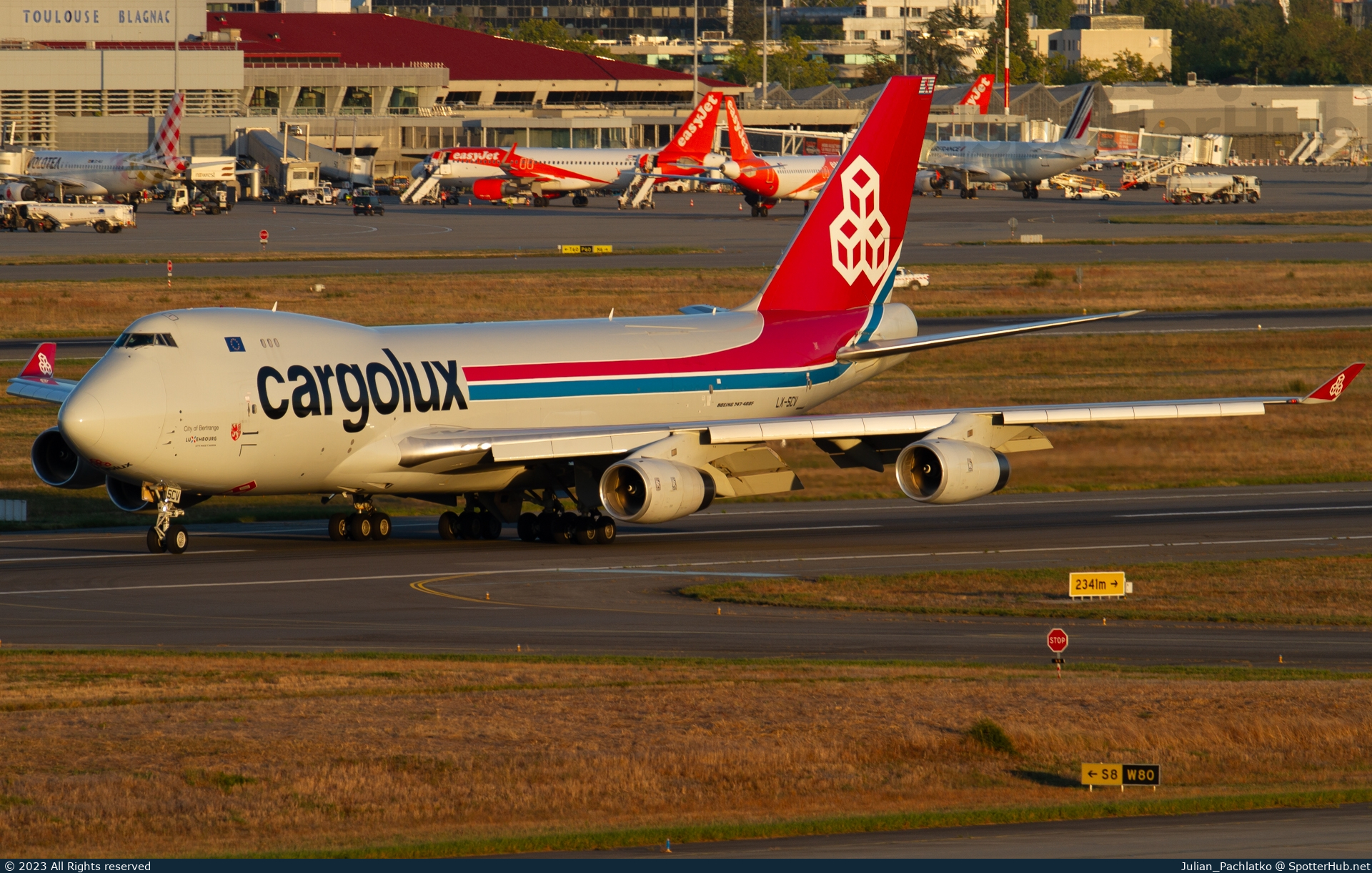 Photo of LX-SCV - Boeing 747-4R7F operated by Cargolux