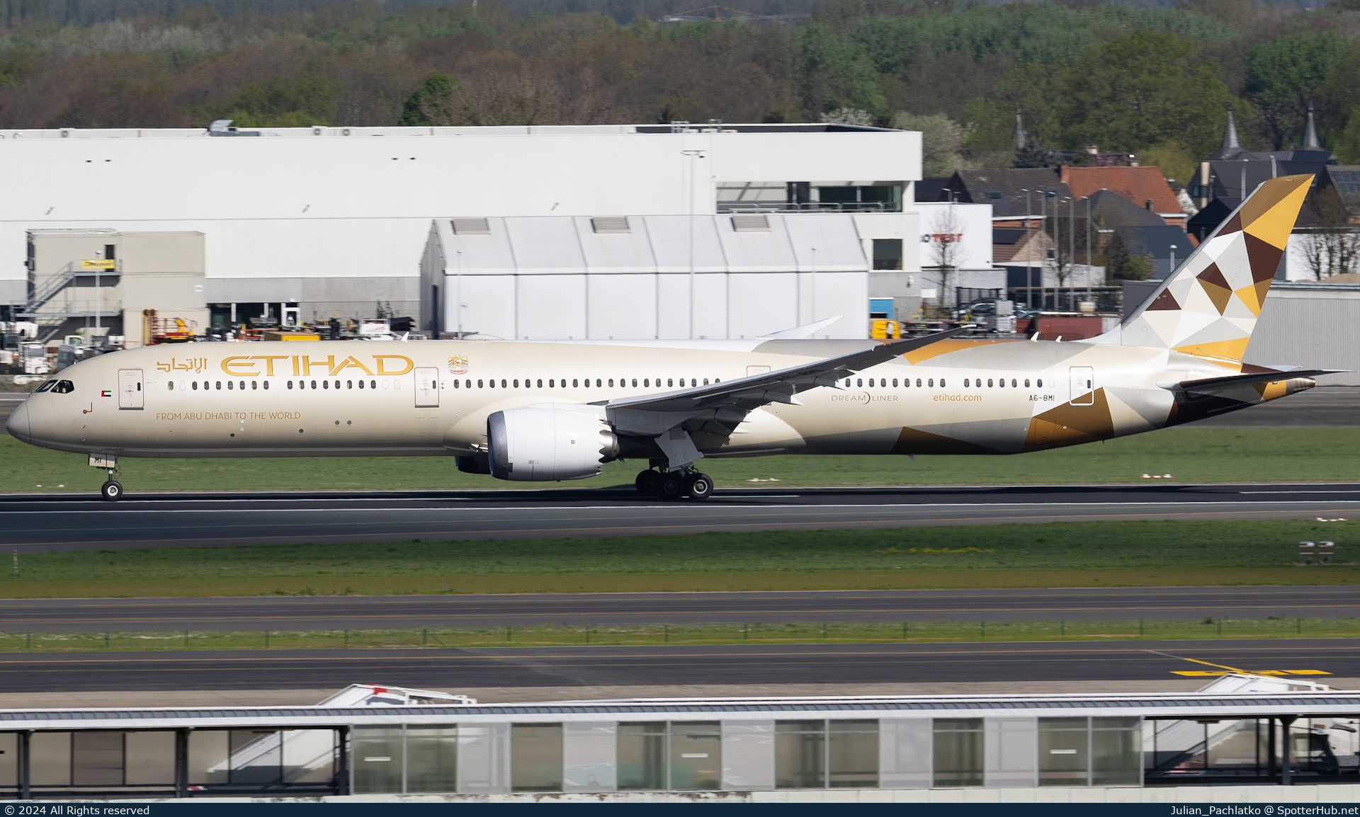 Photo of A6-BMI - Boeing 787-10 Dreamliner operated by Etihad Airways