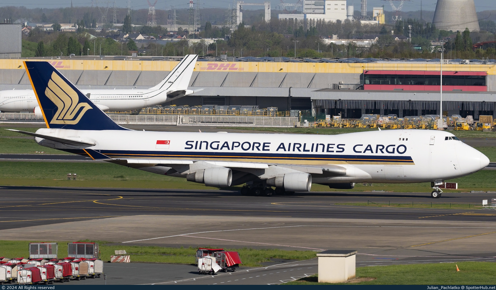 Photo of 9V-SFI - Boeing 747-412F operated by Singapore Airlines Cargo