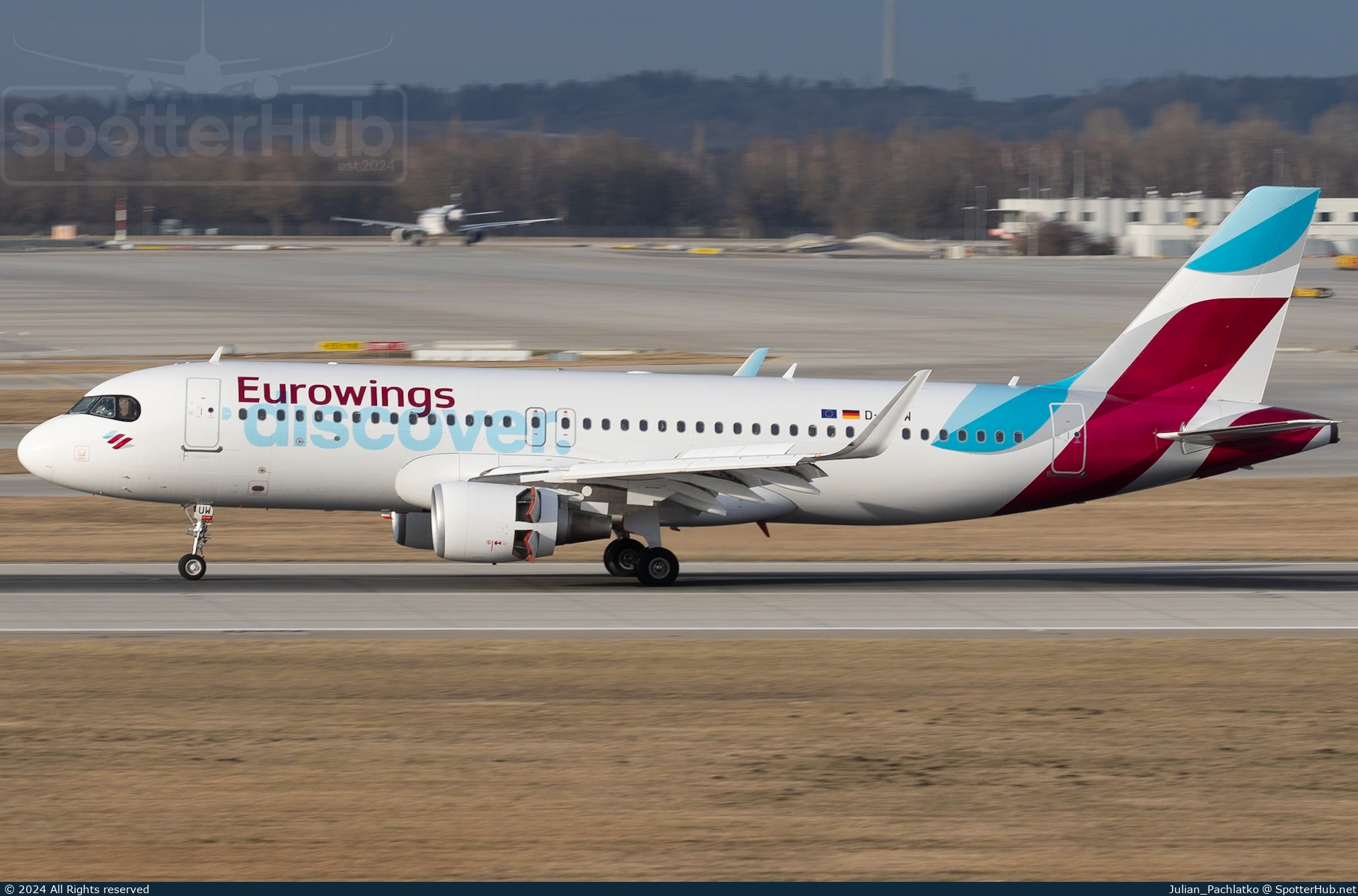 Photo of D-AIUW - Airbus A320-214 operated by Eurowings Discover