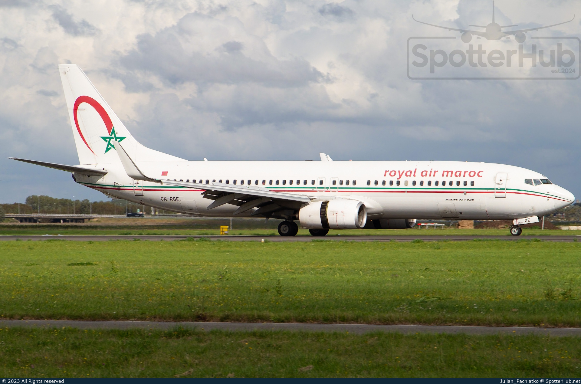Photo of CN-RGE - Boeing 737-86N operated by Royal Air Maroc