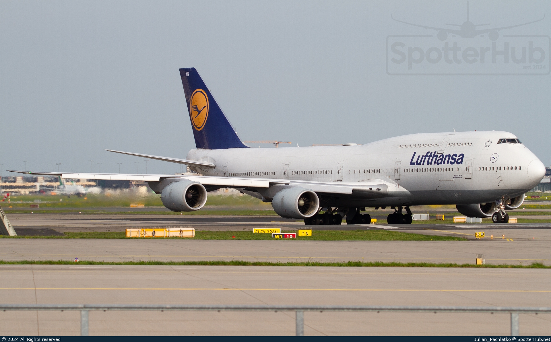Photo of D-ABYN - Boeing 747-830 operated by Lufthansa