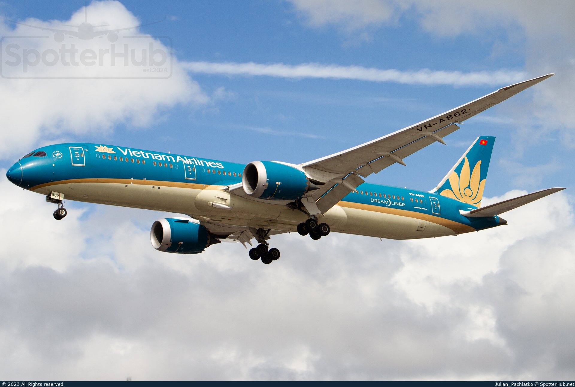 Photo of VN-A862 - Boeing 787-9 Dreamliner operated by Vietnam Airlines