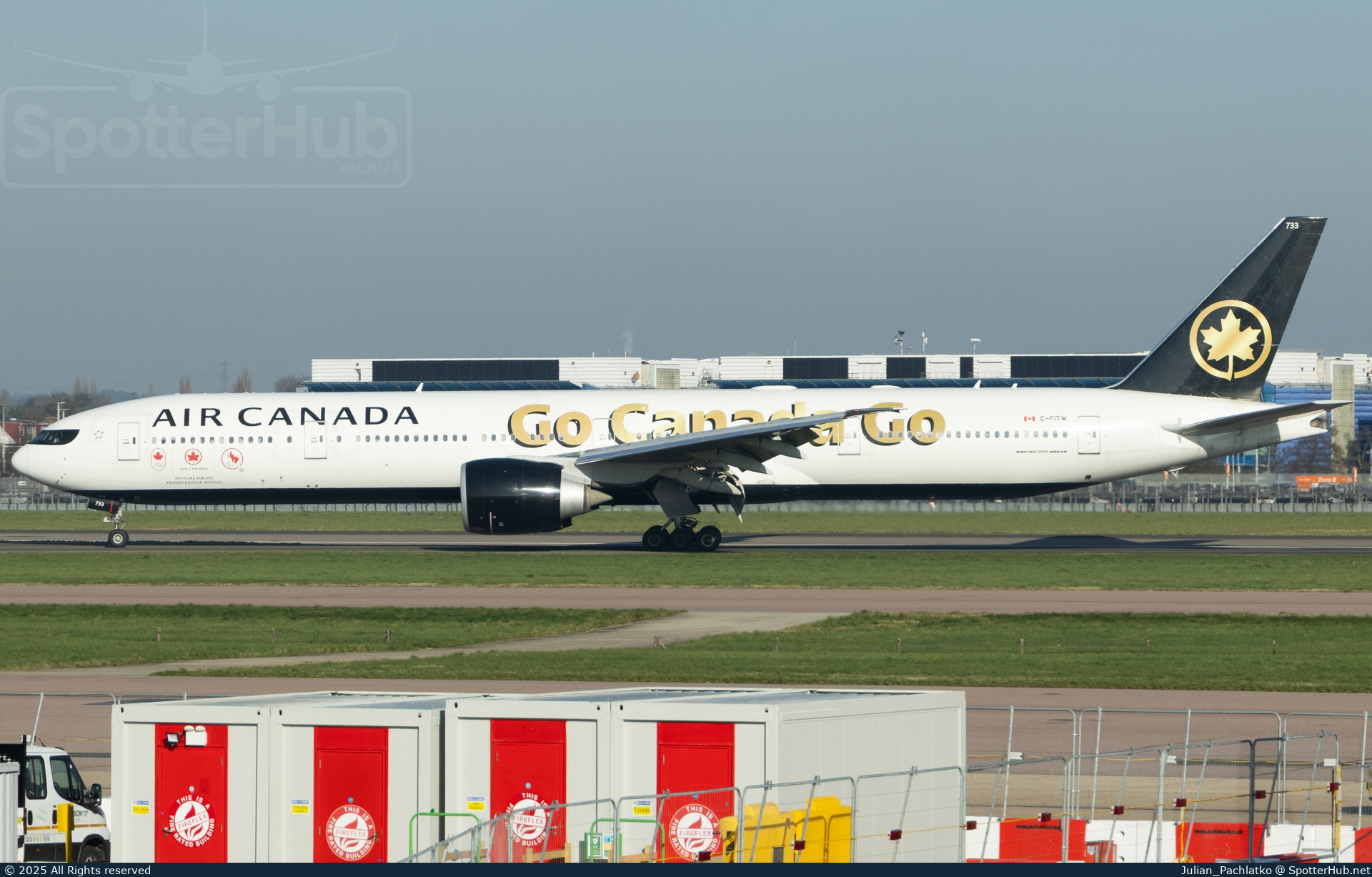 Photo of C-FITW - Boeing 777-333(ER) operated by Air Canada