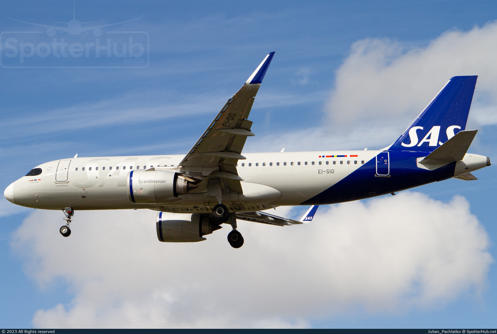 Photo of EI-SIO - Airbus A320-251N operated by SAS Connect