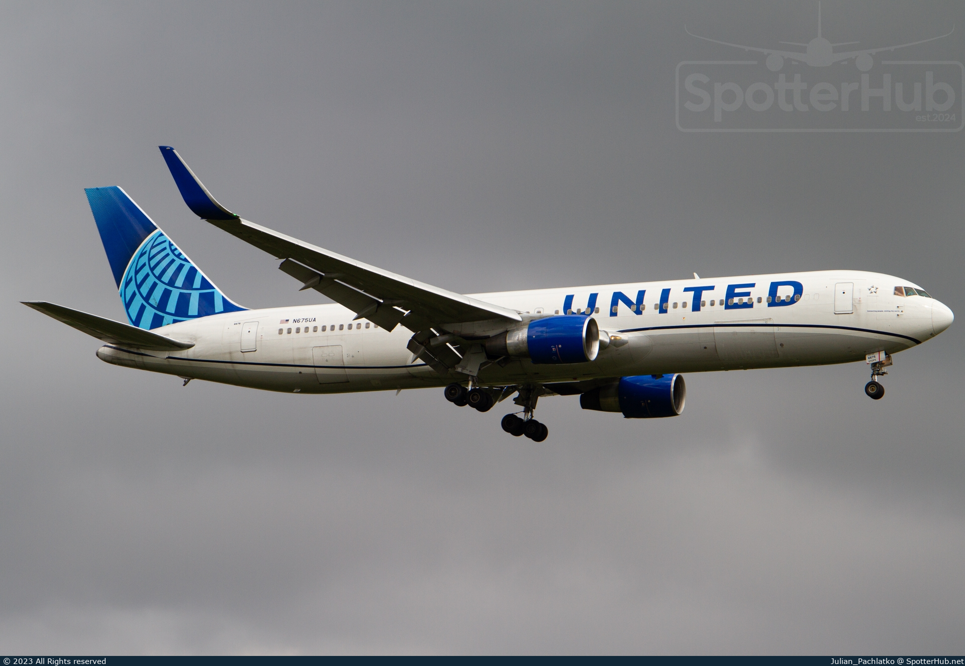 Photo of N675UA - Boeing 767-322(ER) operated by United Airlines