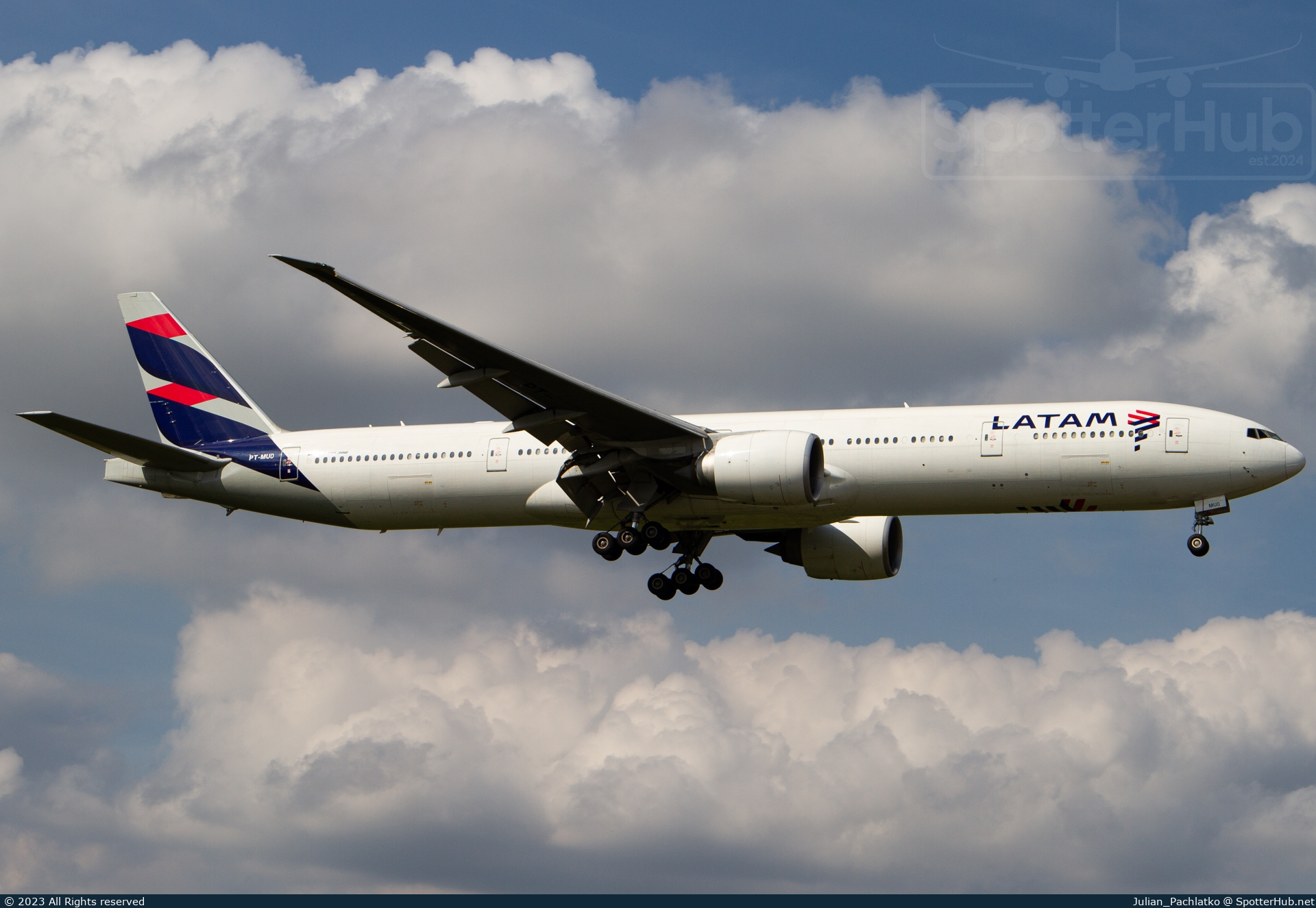 Photo of PT-MUD - Boeing 777-32W(ER) operated by LATAM Airlines Brasil