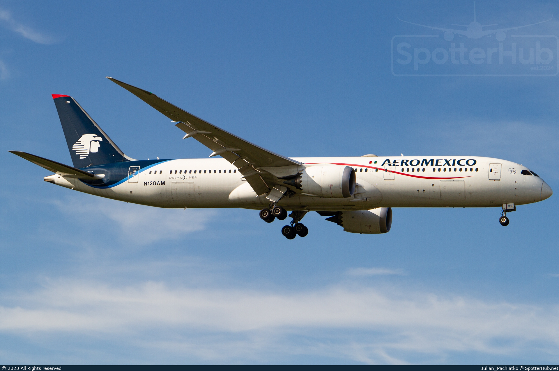 Photo of N128AM - Boeing 787-9 Dreamliner operated by Aeroméxico