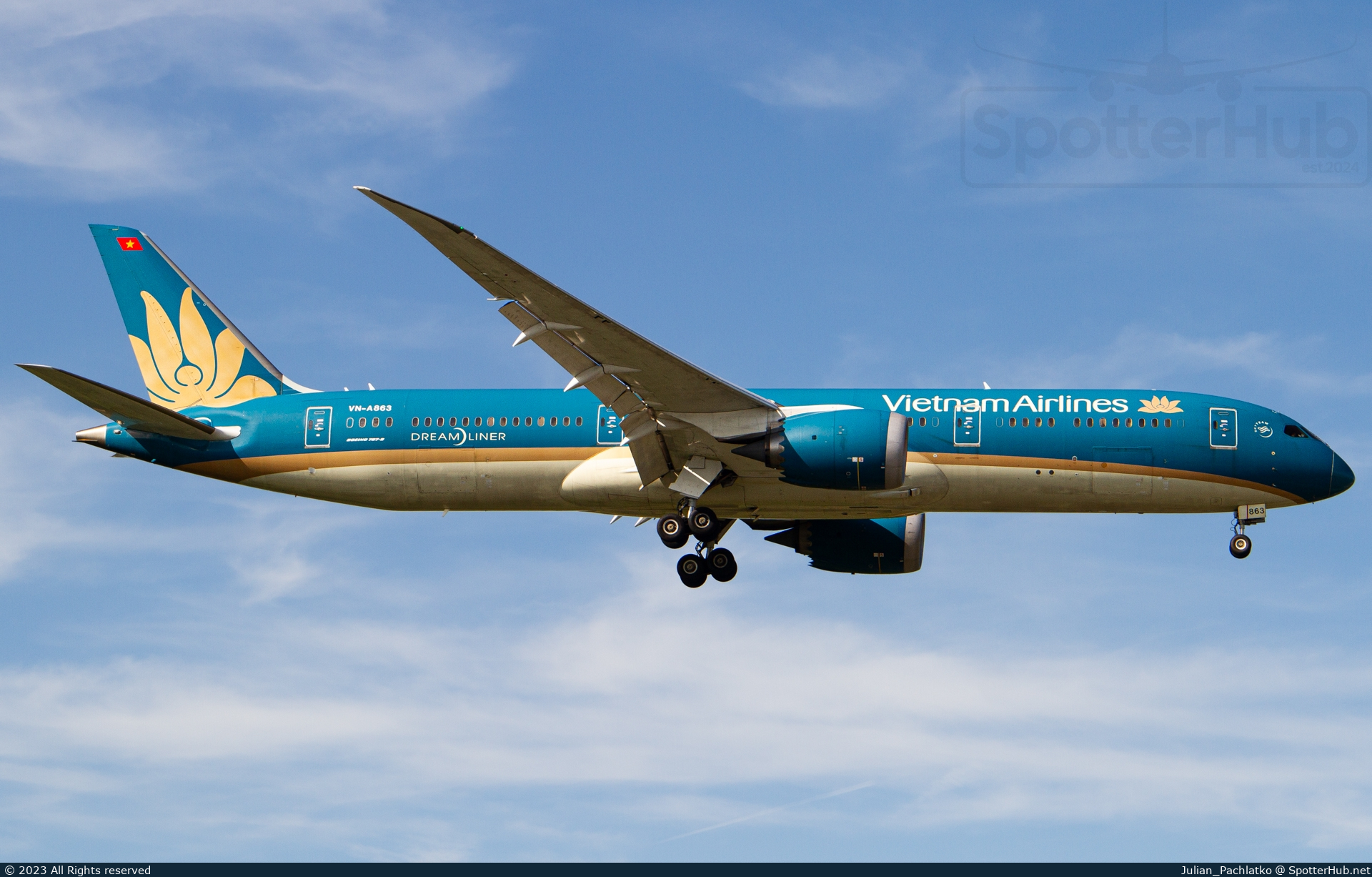 Photo of VN-A863 - Boeing 787-9 Dreamliner operated by Vietnam Airlines