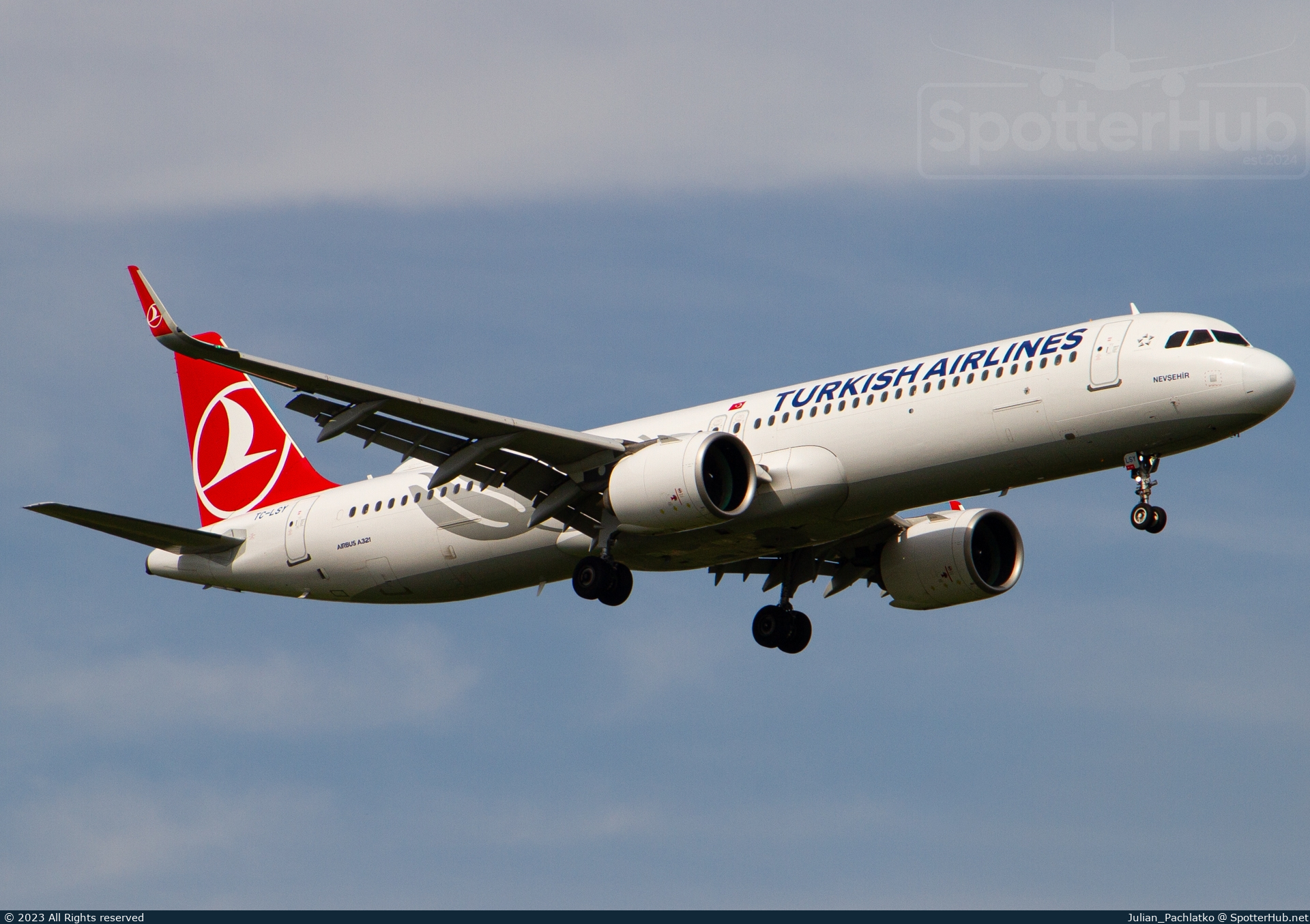 Photo of TC-LSY - Airbus A321-271NX operated by Turkish Airlines