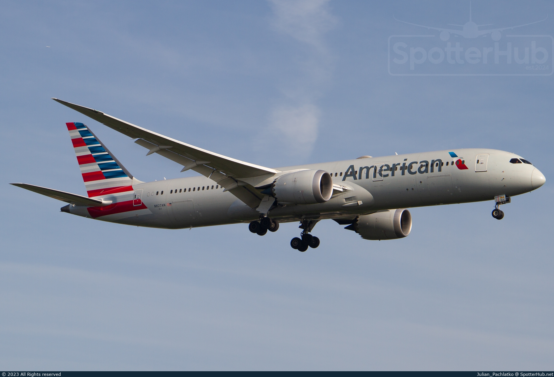 Photo of N827AN - Boeing 787-9 Dreamliner operated by American Airlines