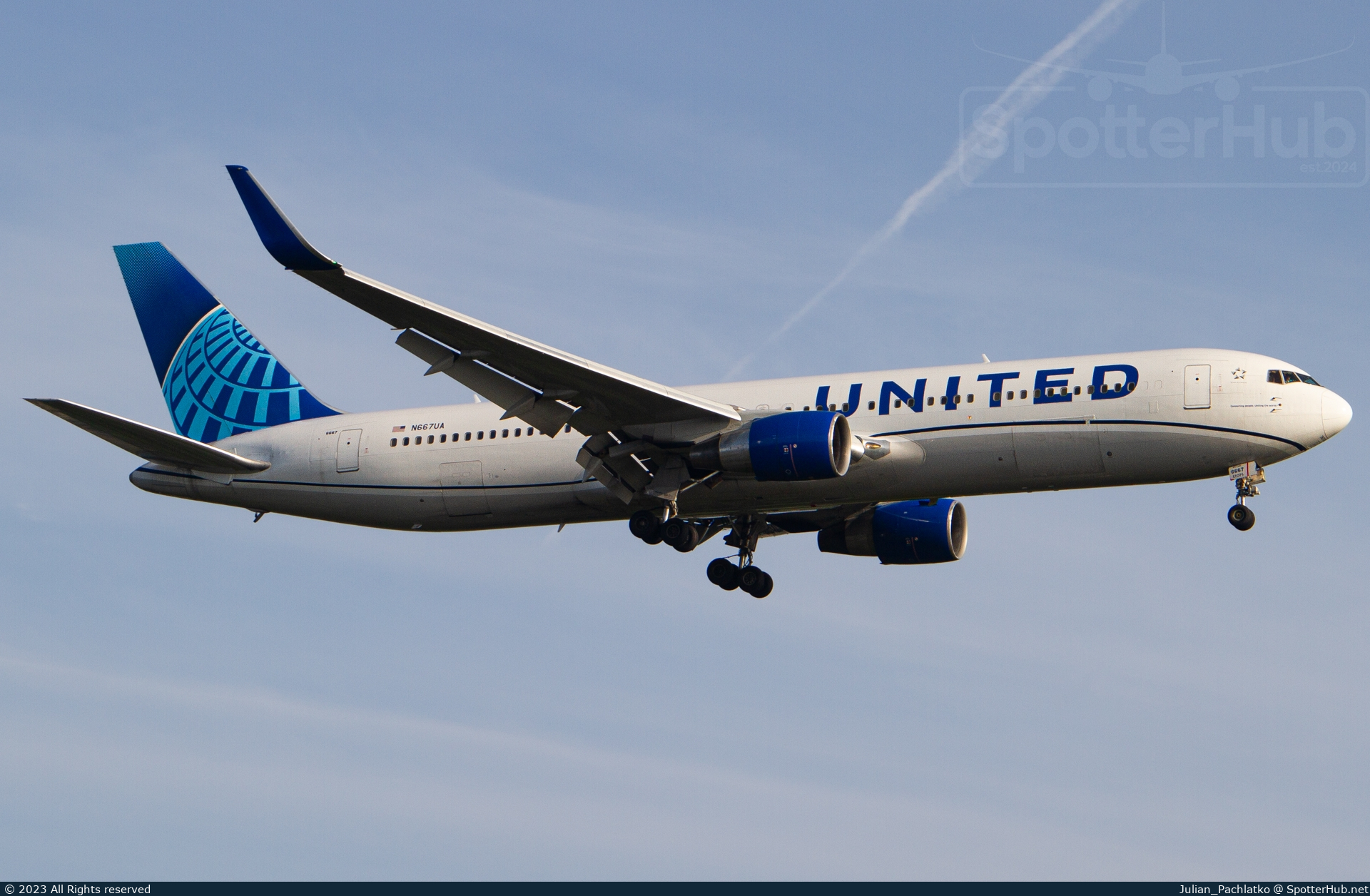 Photo of N667UA - Boeing 767-322(ER) operated by United Airlines