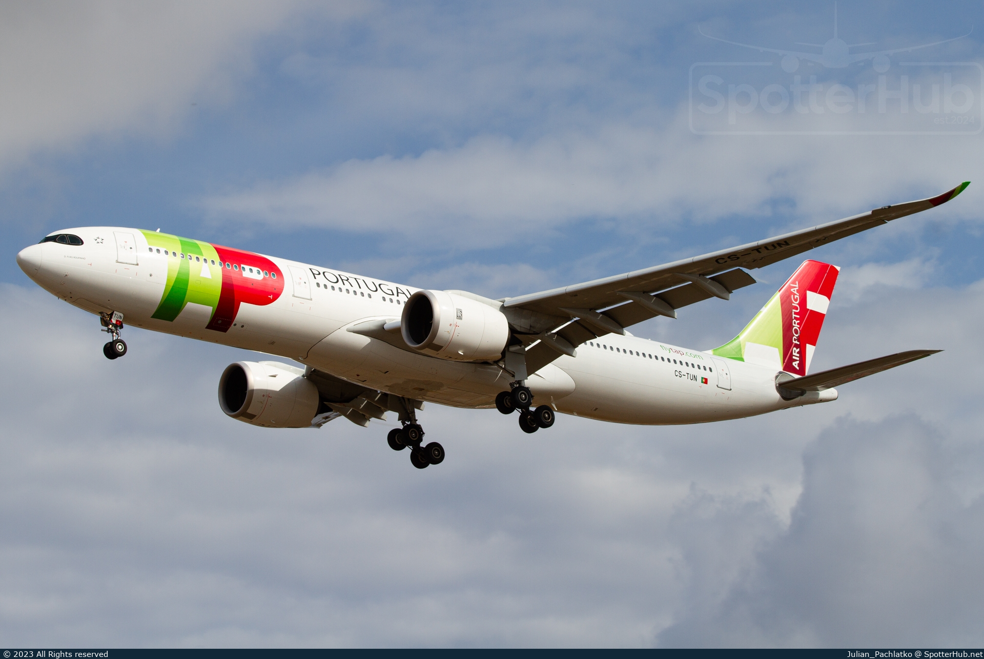 Photo of CS-TUN - Airbus A330-941 operated by TAP Air Portugal
