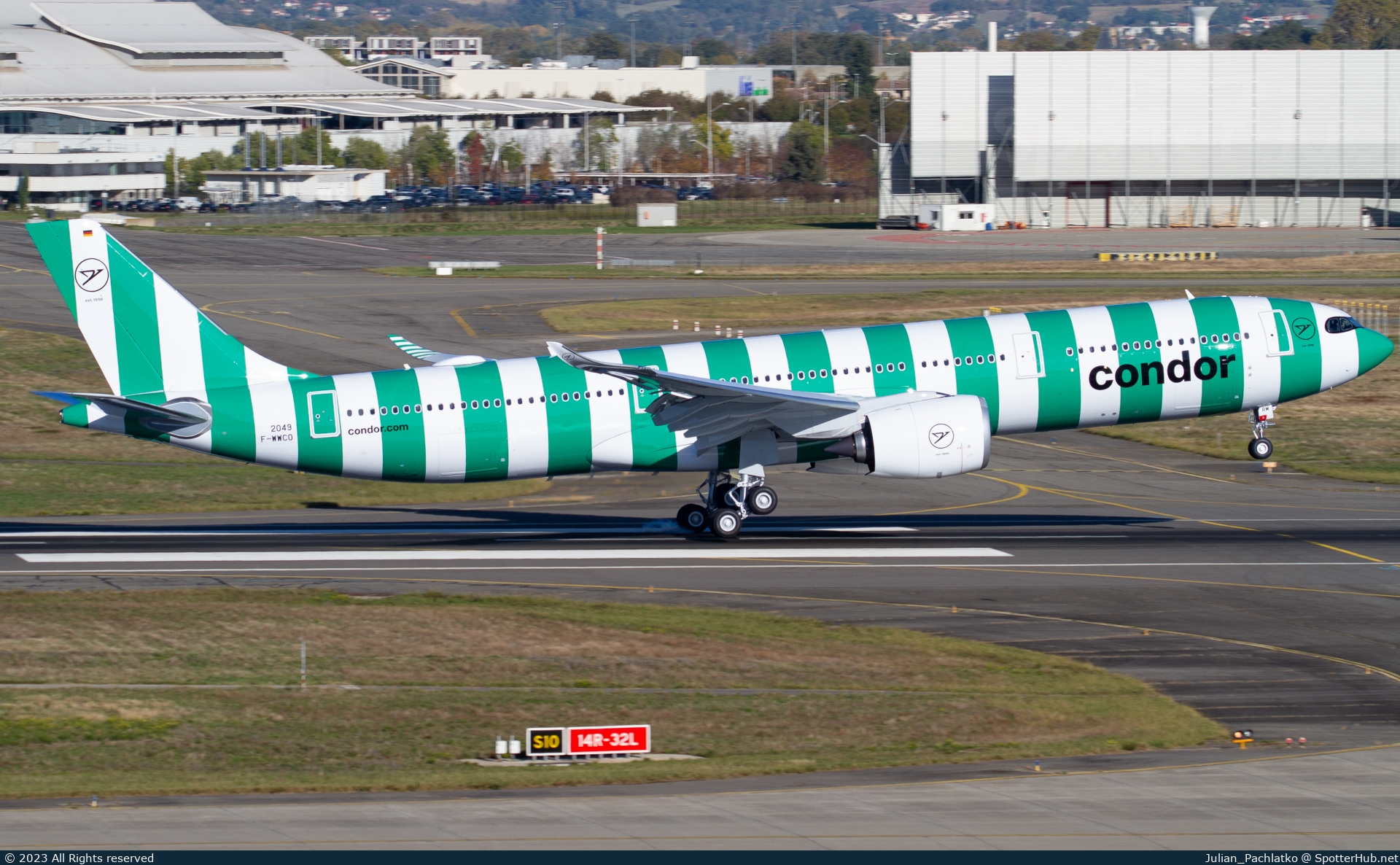 Photo of F-WWCO - Airbus A330-941 operated by Condor