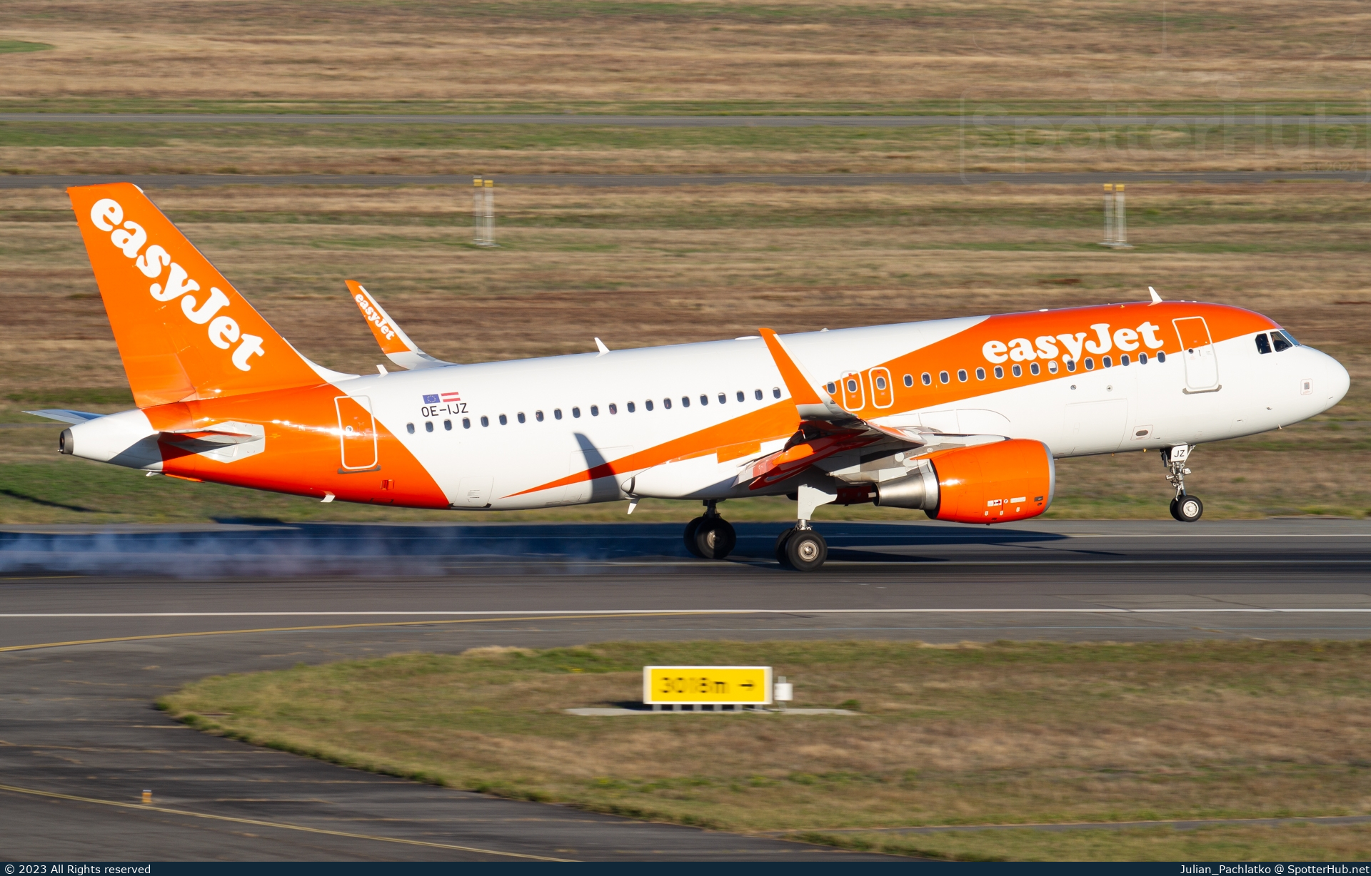 Photo of OE-IJZ - Airbus A320-214 operated by easyJet Europe