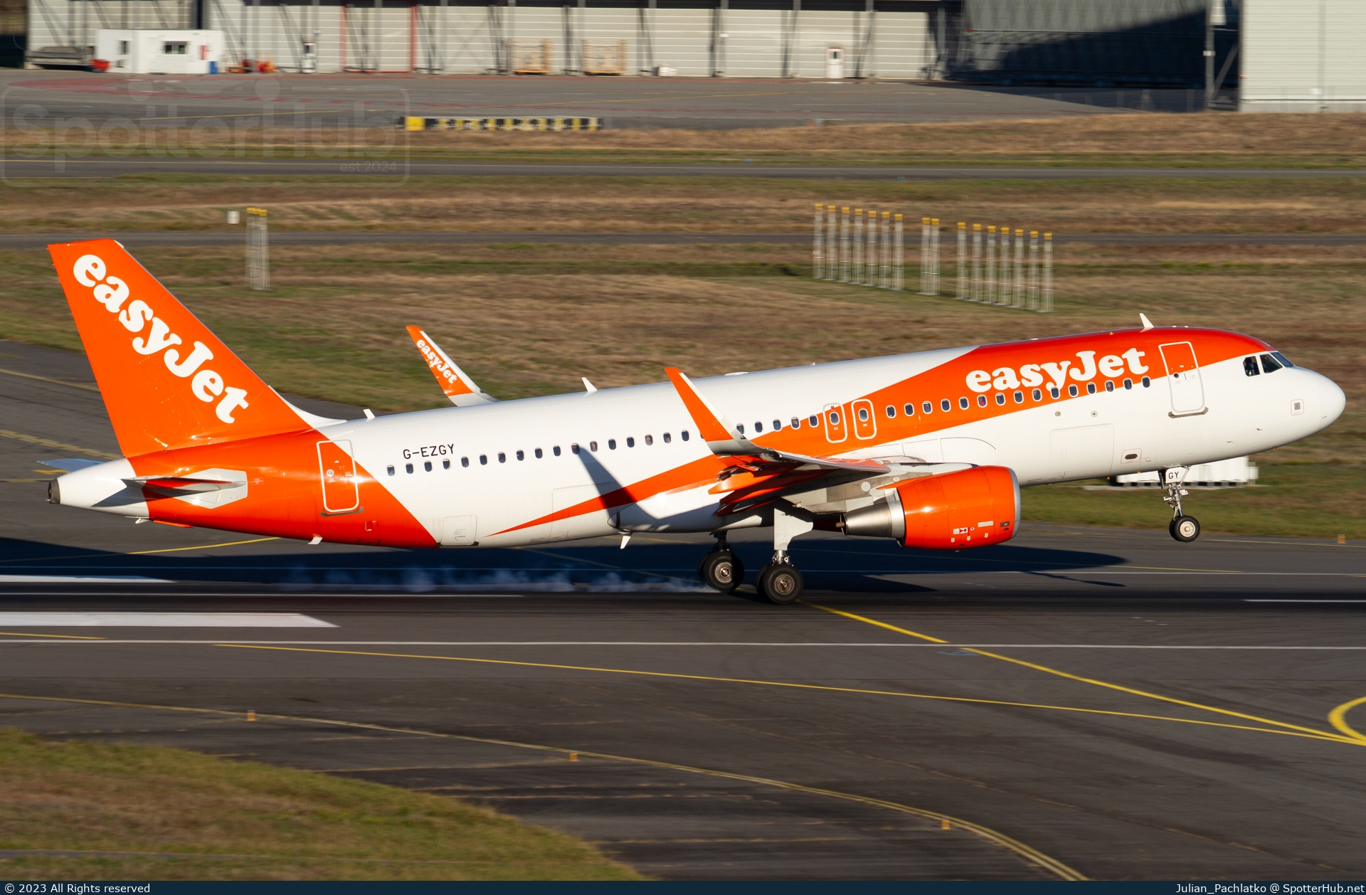 Photo of G-EZGY - Airbus A320-214 operated by easyJet