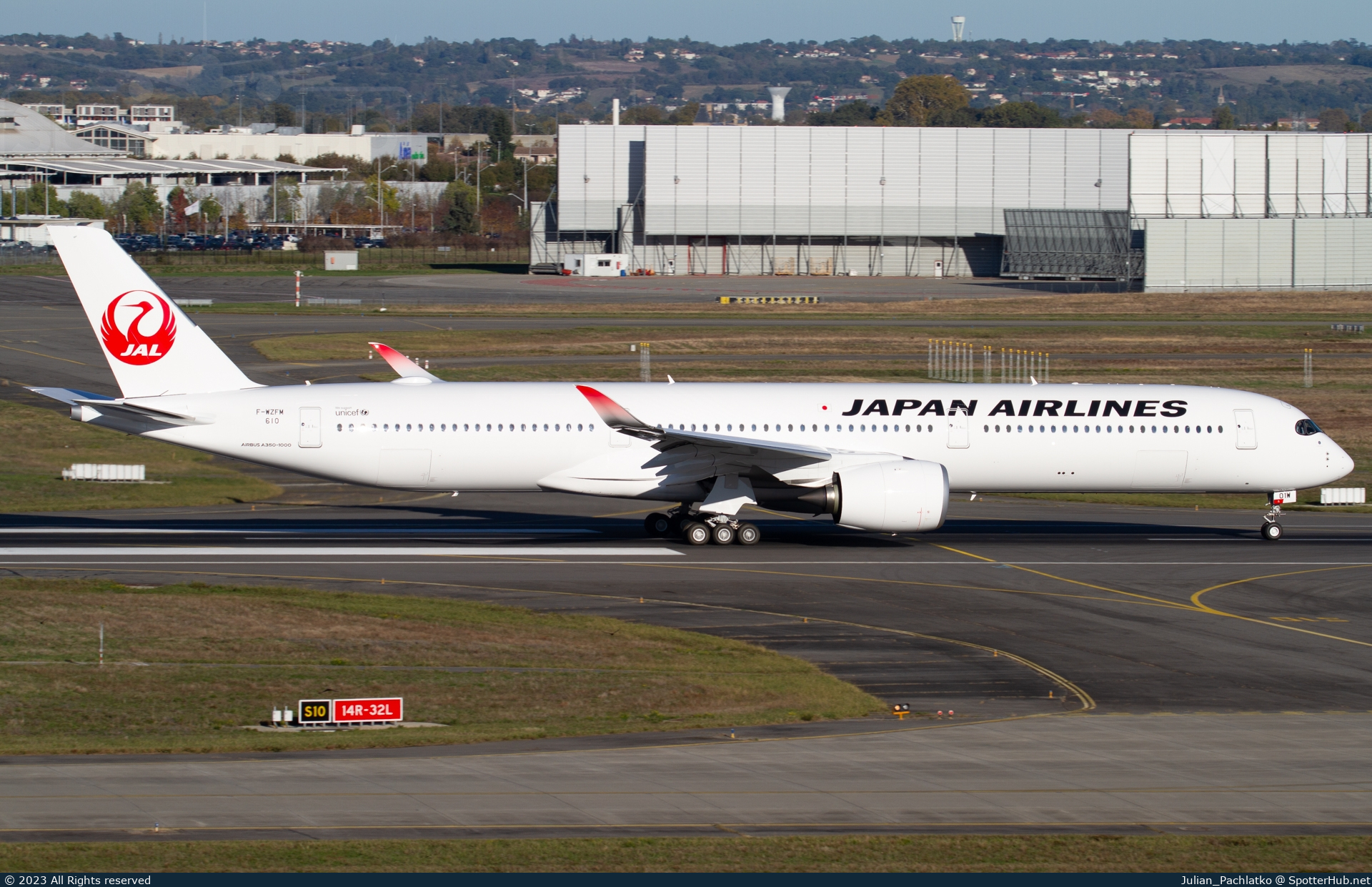 Photo of F-WZFM - Airbus A350-1041 operated by Japan Airlines