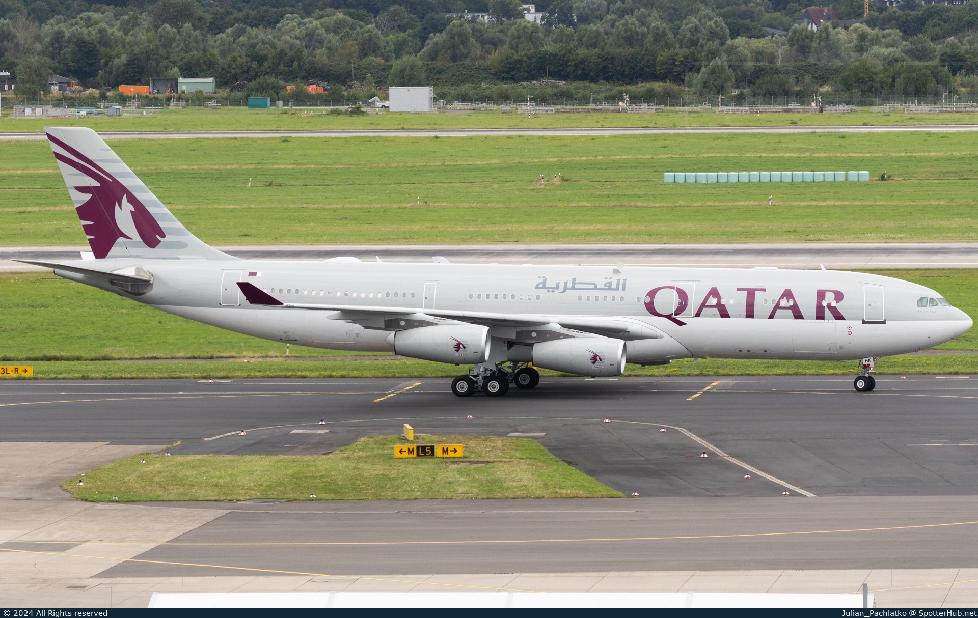 Photo of A7-HHK - Airbus A340-211 operated by Qatar Amiri Flight