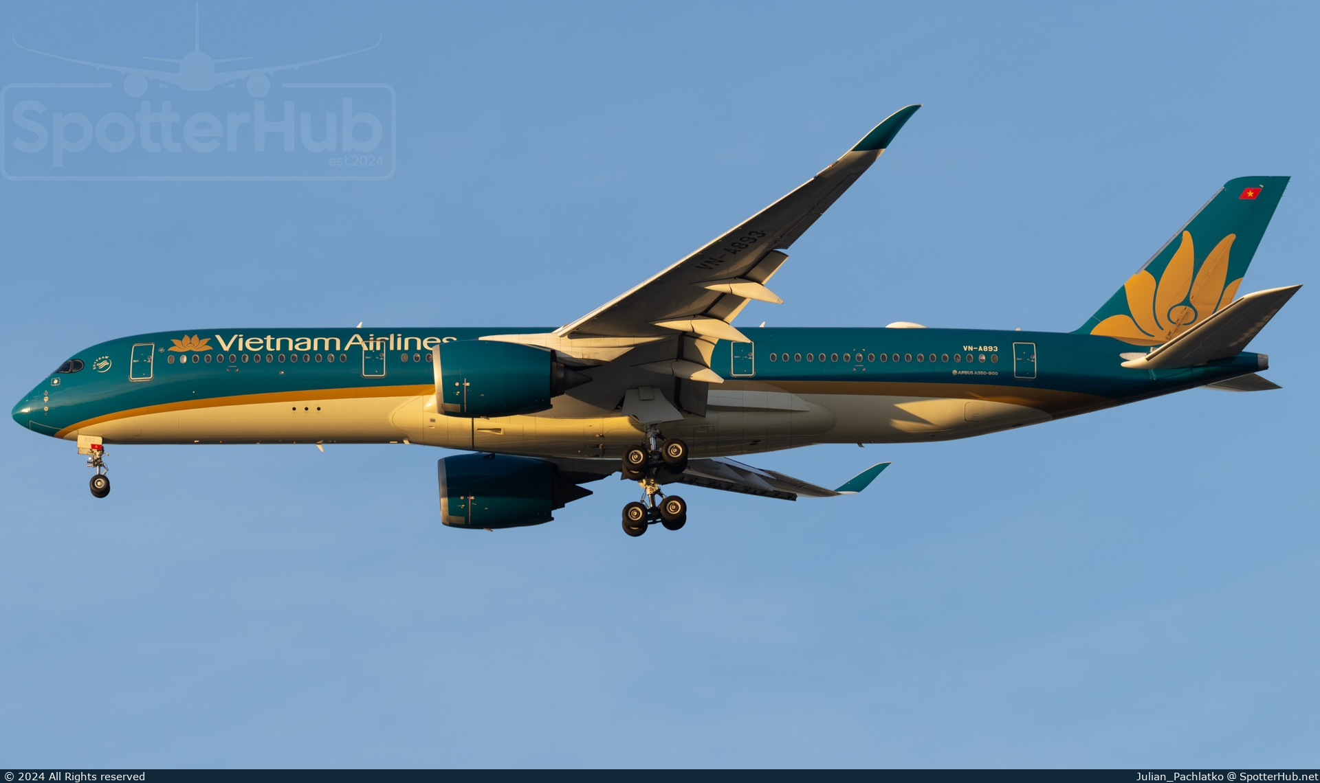 Photo of VN-A893 - Airbus A350-941 operated by Vietnam Airlines