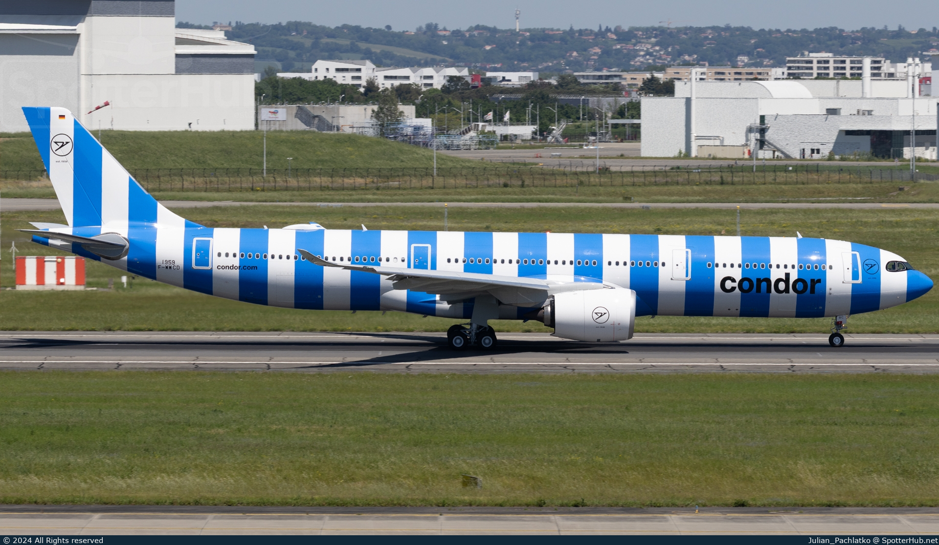 Photo of F-WWCD - Airbus A330-941 operated by Condor