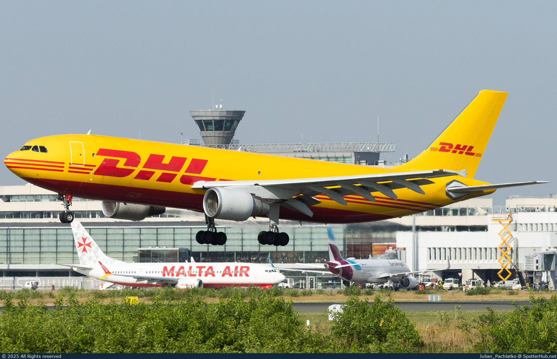 Photo of D-AEAF - Airbus A300B4-622R(F) operated by European Air Transport