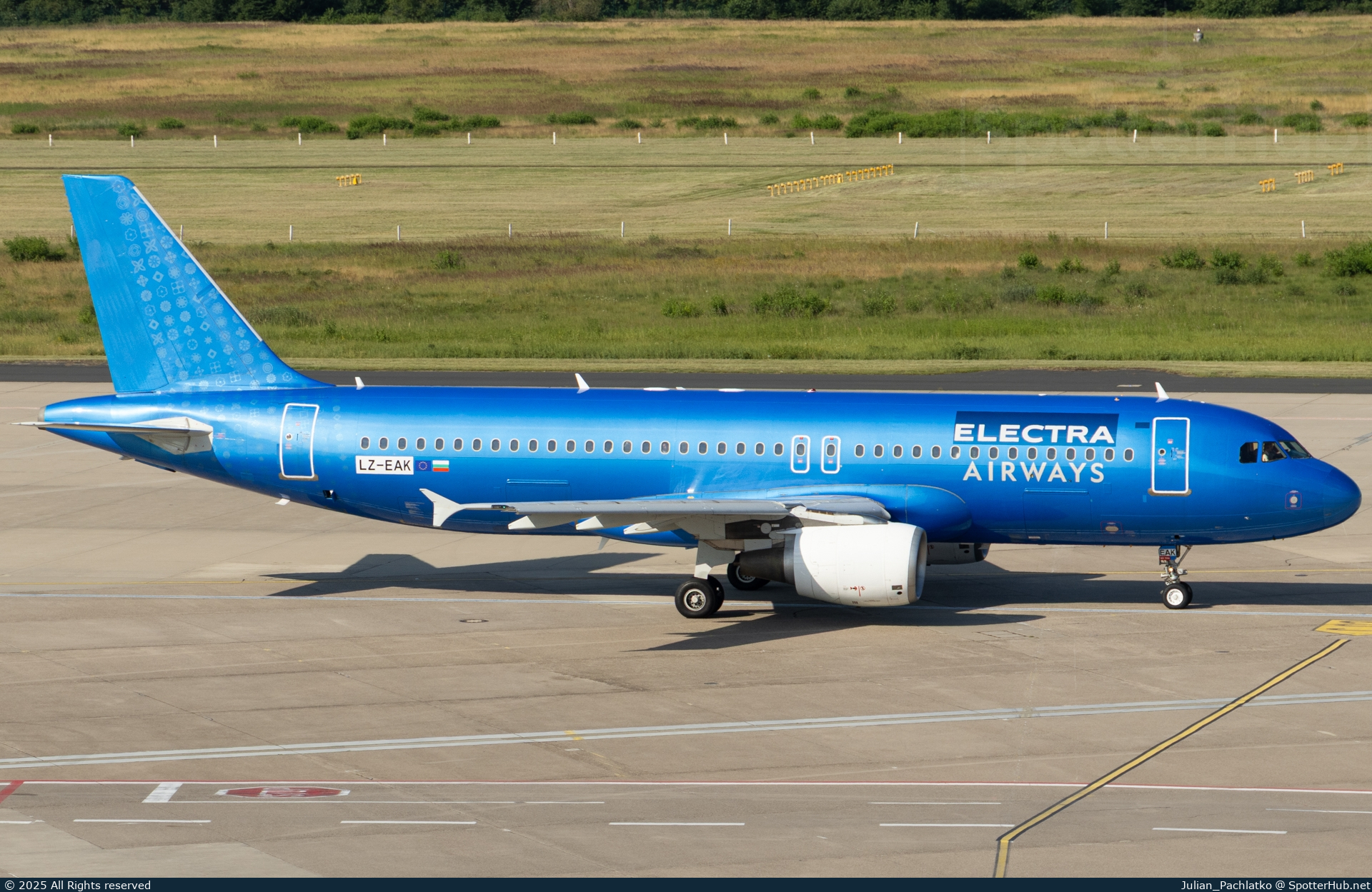 Photo of LZ-EAK - Airbus A320-214 operated by Electra Airways