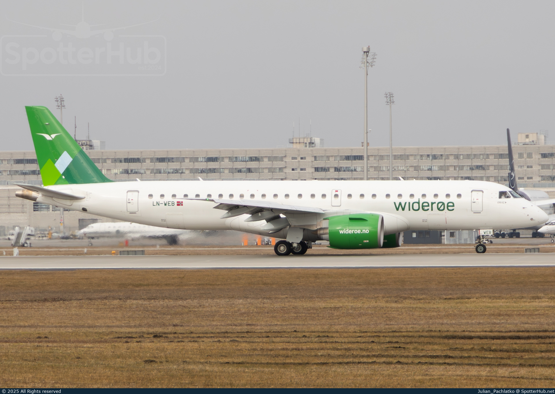 Photo of LN-WEB - Embraer ERJ-190-E2 operated by Widerøe