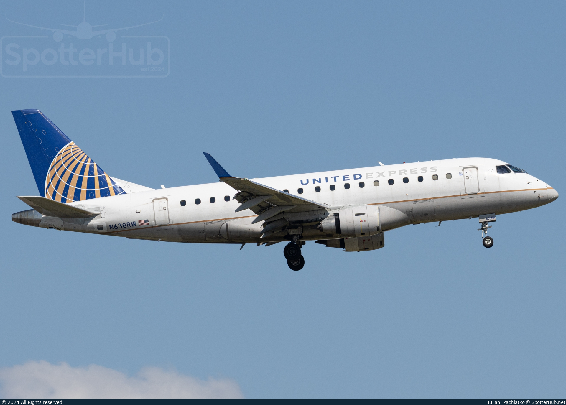 Photo of N638RW - Embraer ERJ-170SE operated by United Express (opb Republic Airways)