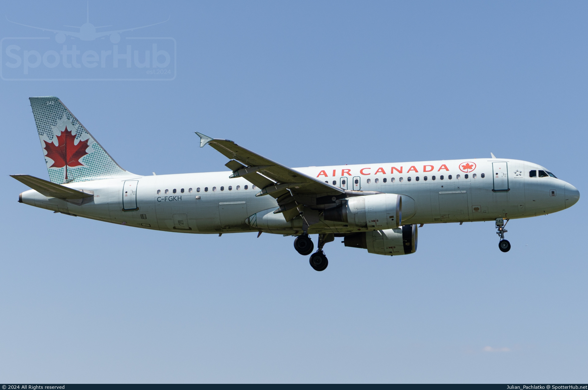 Photo of C-FGKH - Airbus A320-214 operated by Air Canada