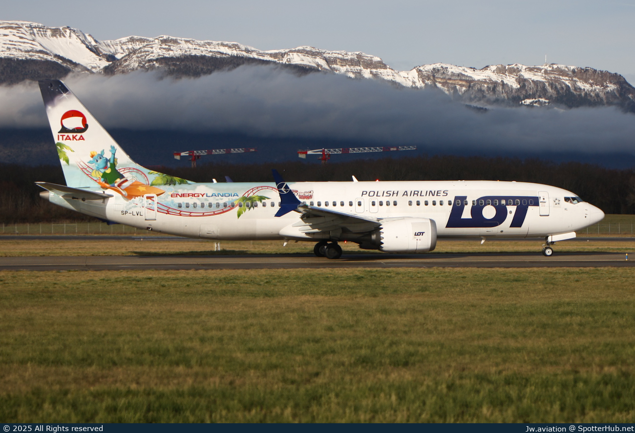 Photo of SP-LVL - Boeing 737 MAX 8 operated by LOT Polish Airlines