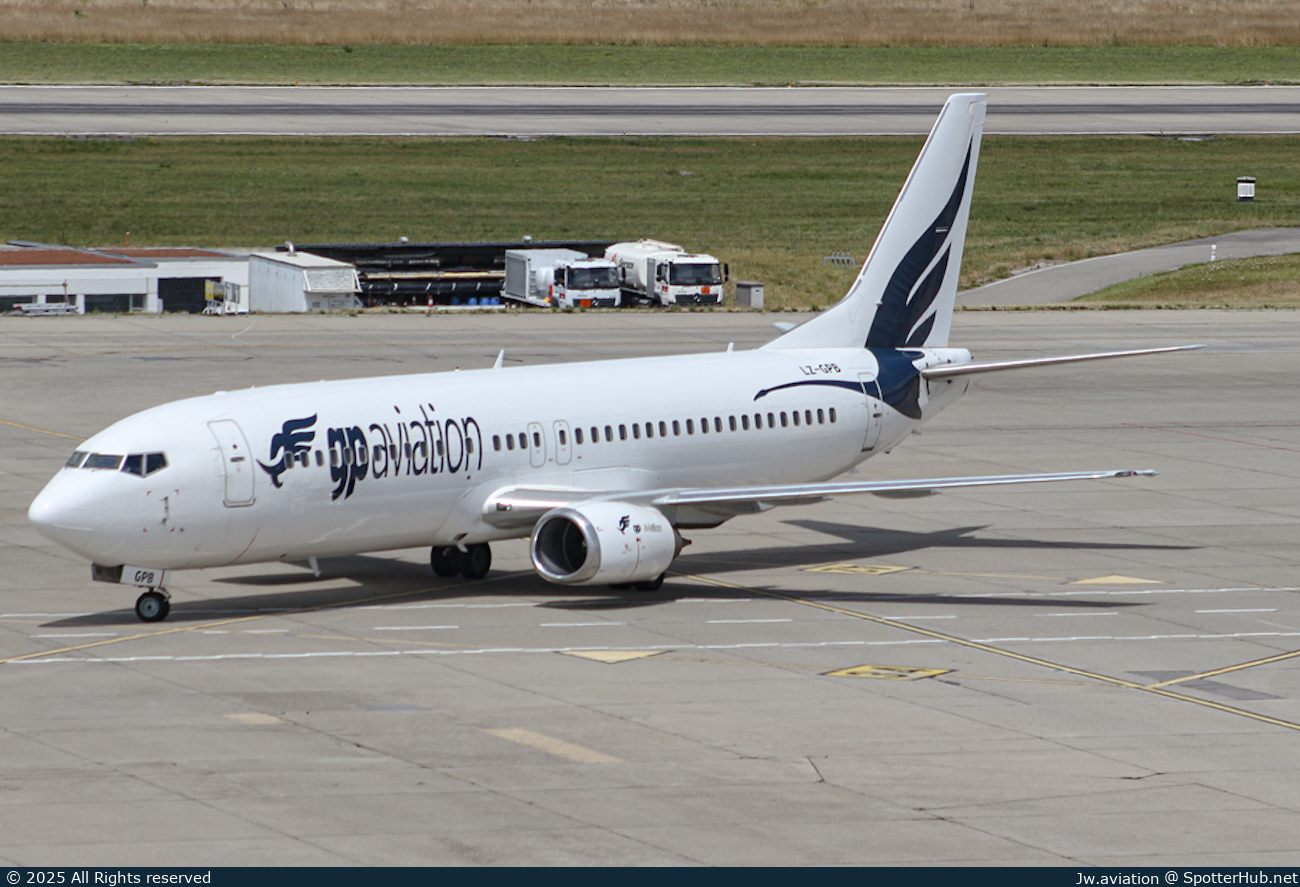 Photo of LZ-GPB - Boeing 737-405 operated by GP Aviation