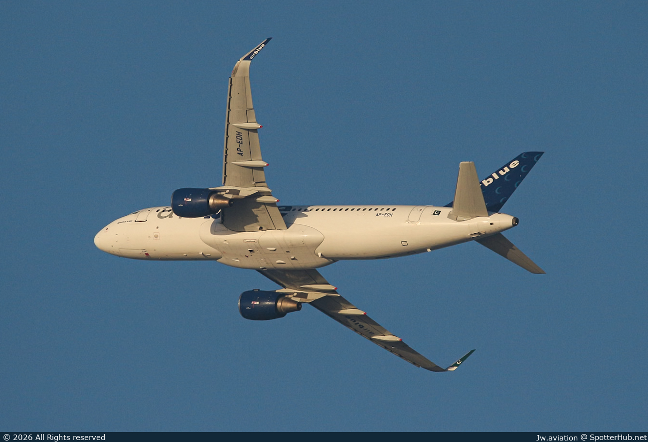 Photo of AP-EDH - Airbus A320-214 operated by Airblue
