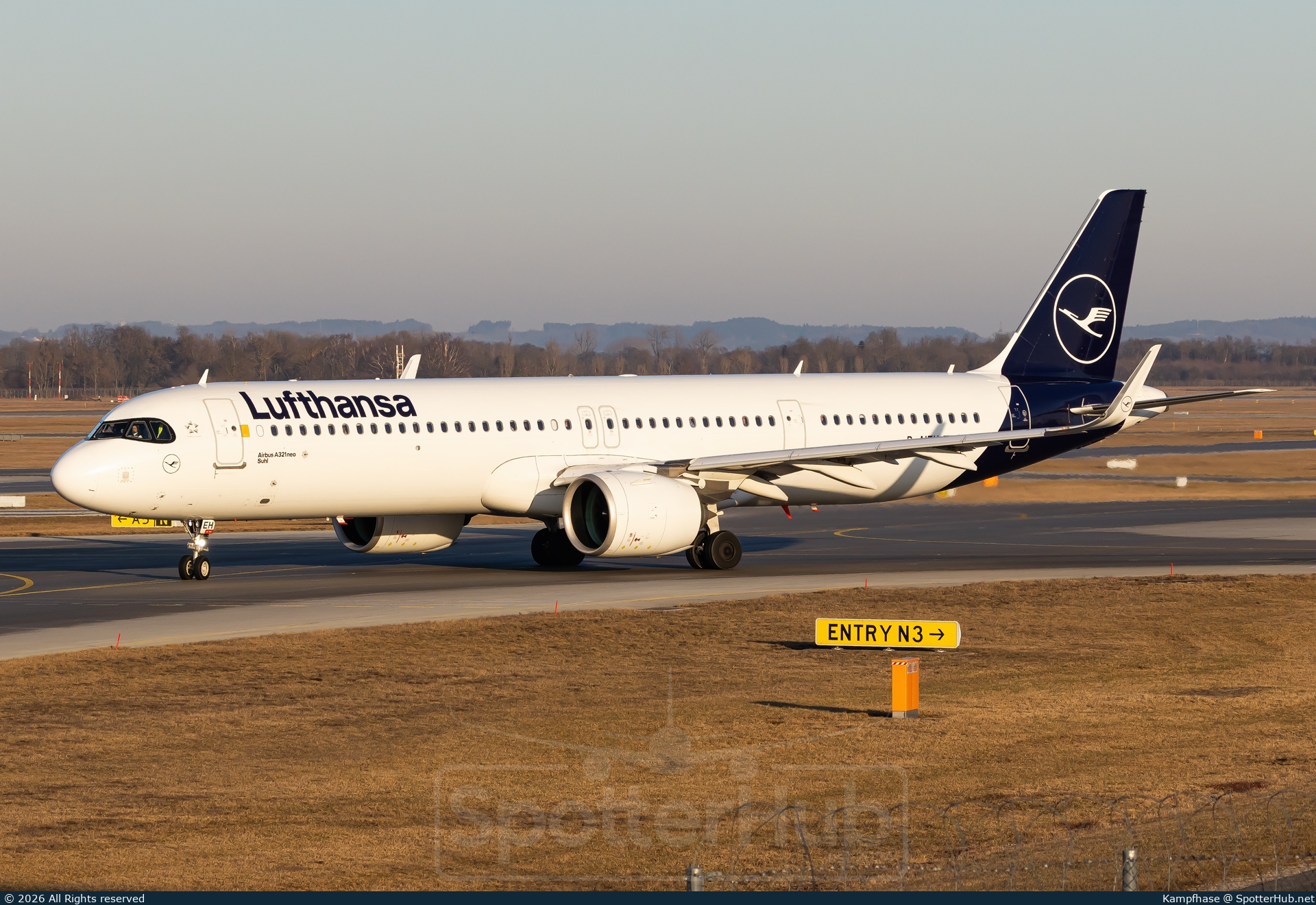 Photo of D-AIEH - Airbus A321-271NX operated by Lufthansa