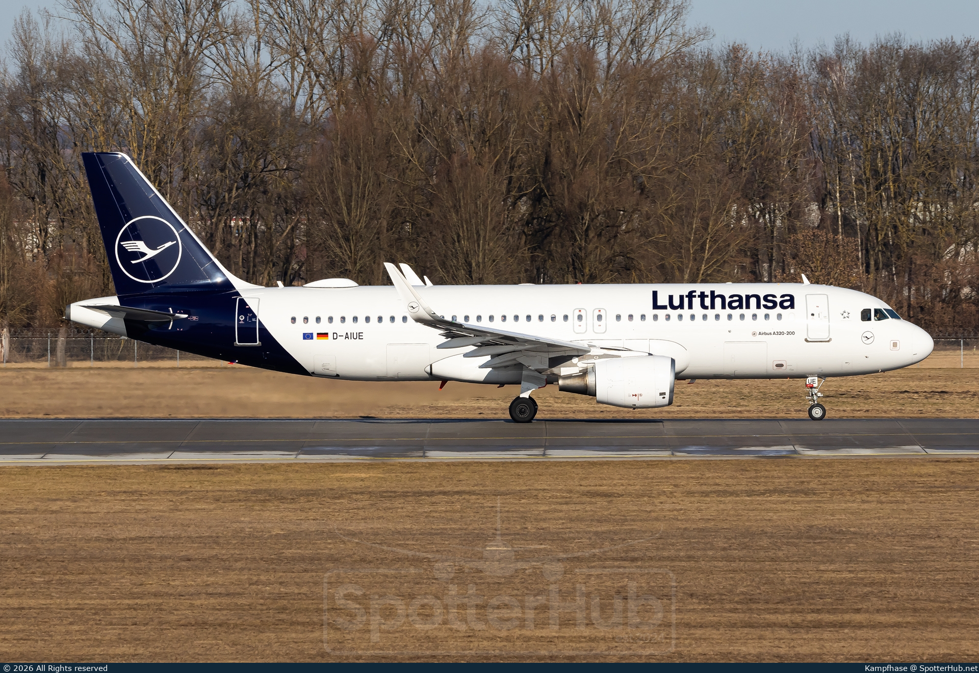 Photo of D-AIUE - Airbus A320-214 operated by Lufthansa